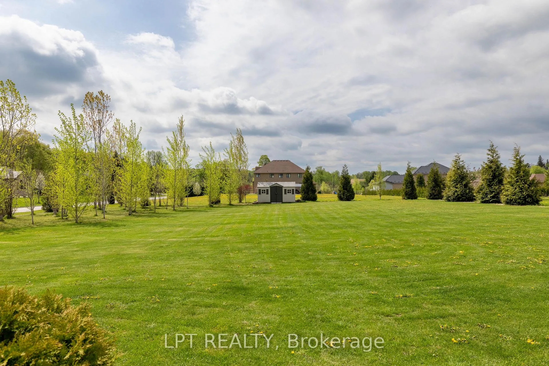 Photo 42 of 66 Stonesthrow Crescent, Uxbridge, Rural Uxbridge — HOMEH