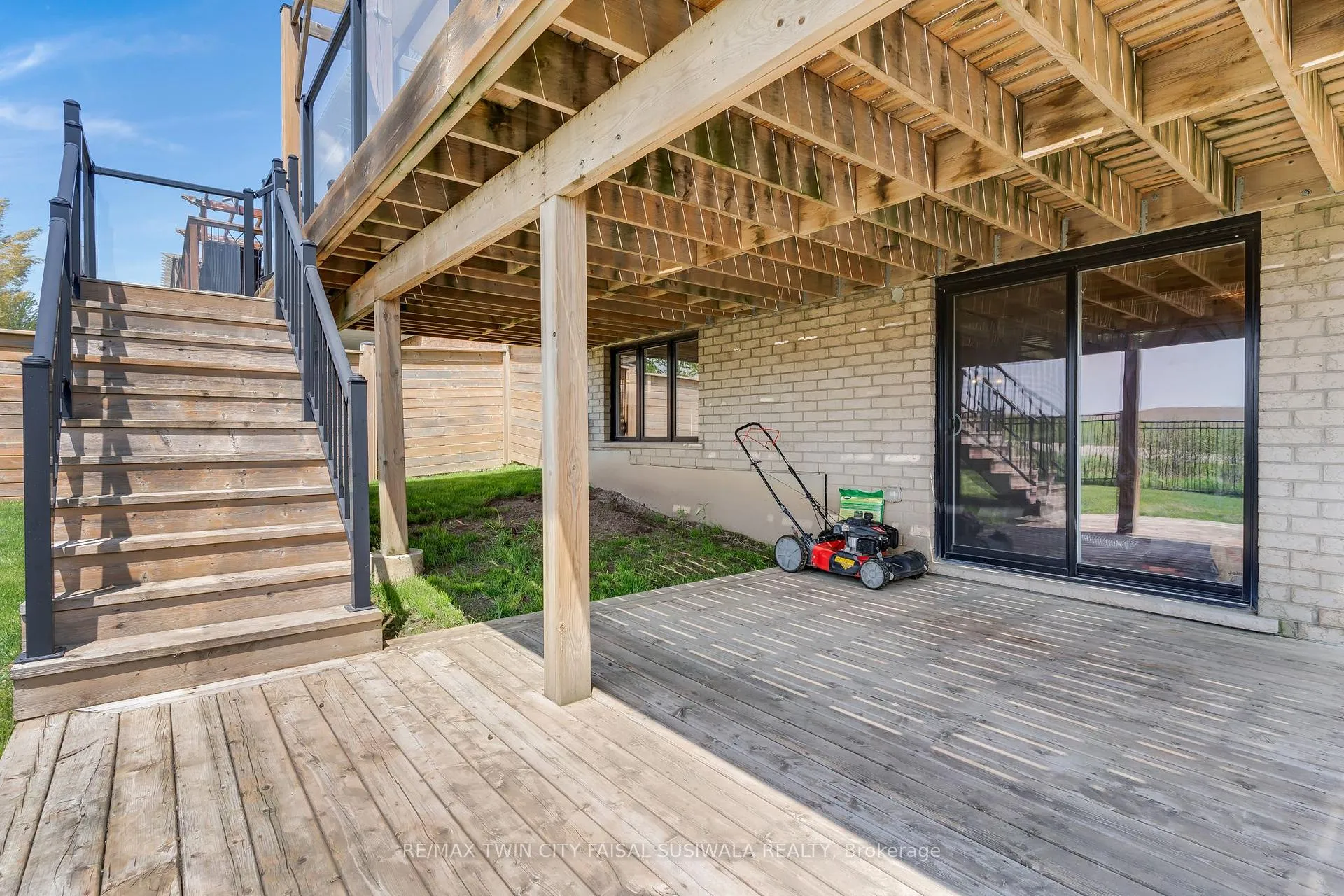 Photo 5 of 795 Autumn Willow Drive, Waterloo — HOMEH