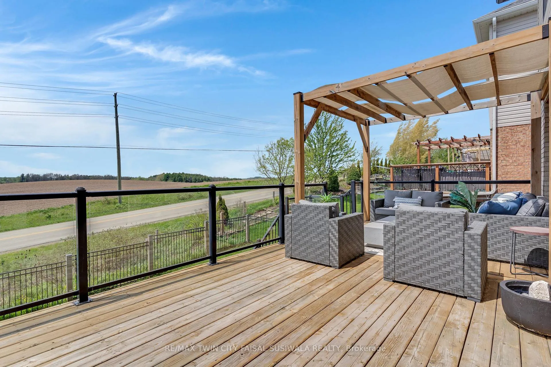 Photo 6 of 795 Autumn Willow Drive, Waterloo — HOMEH