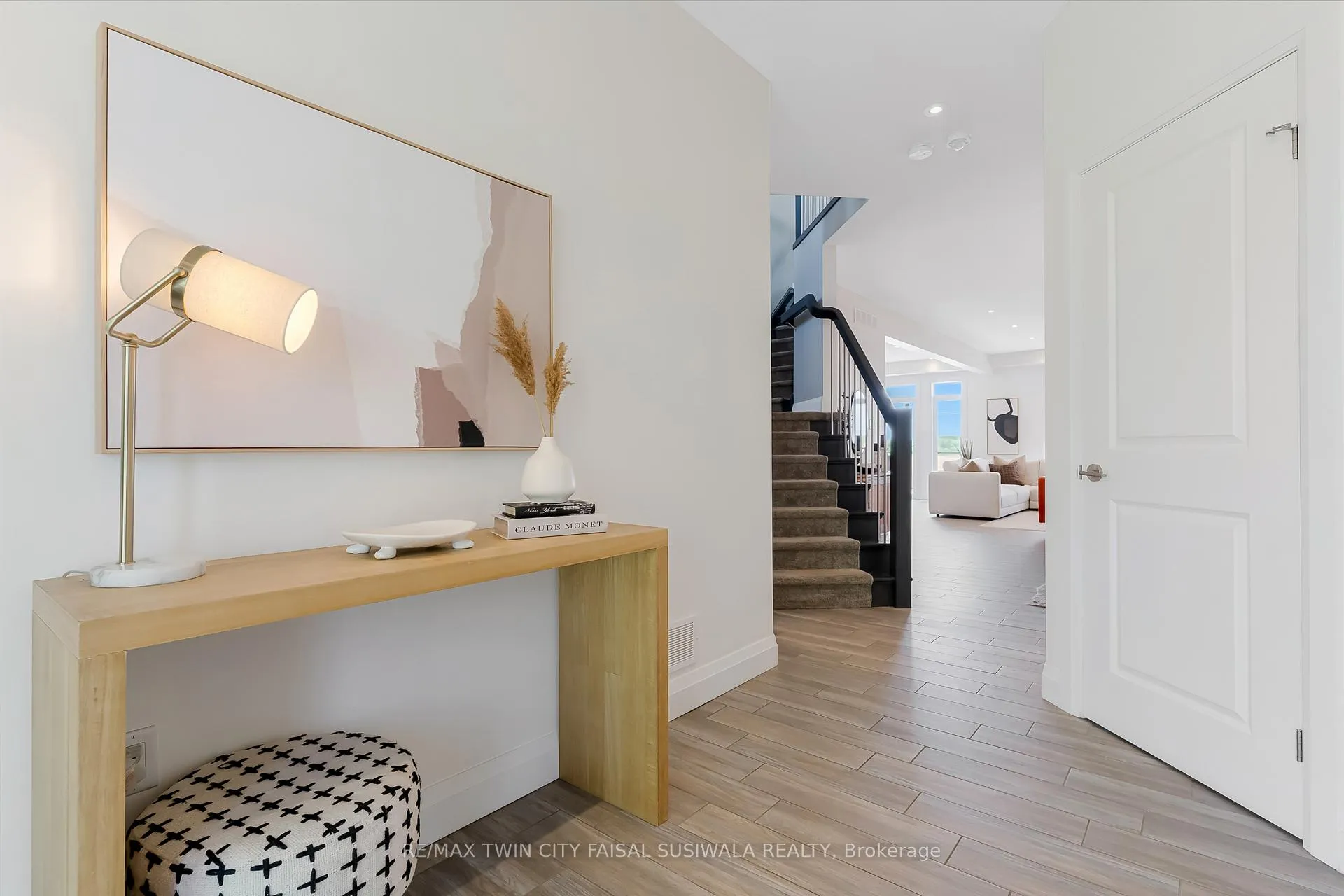 Photo 11 of 795 Autumn Willow Drive, Waterloo — HOMEH