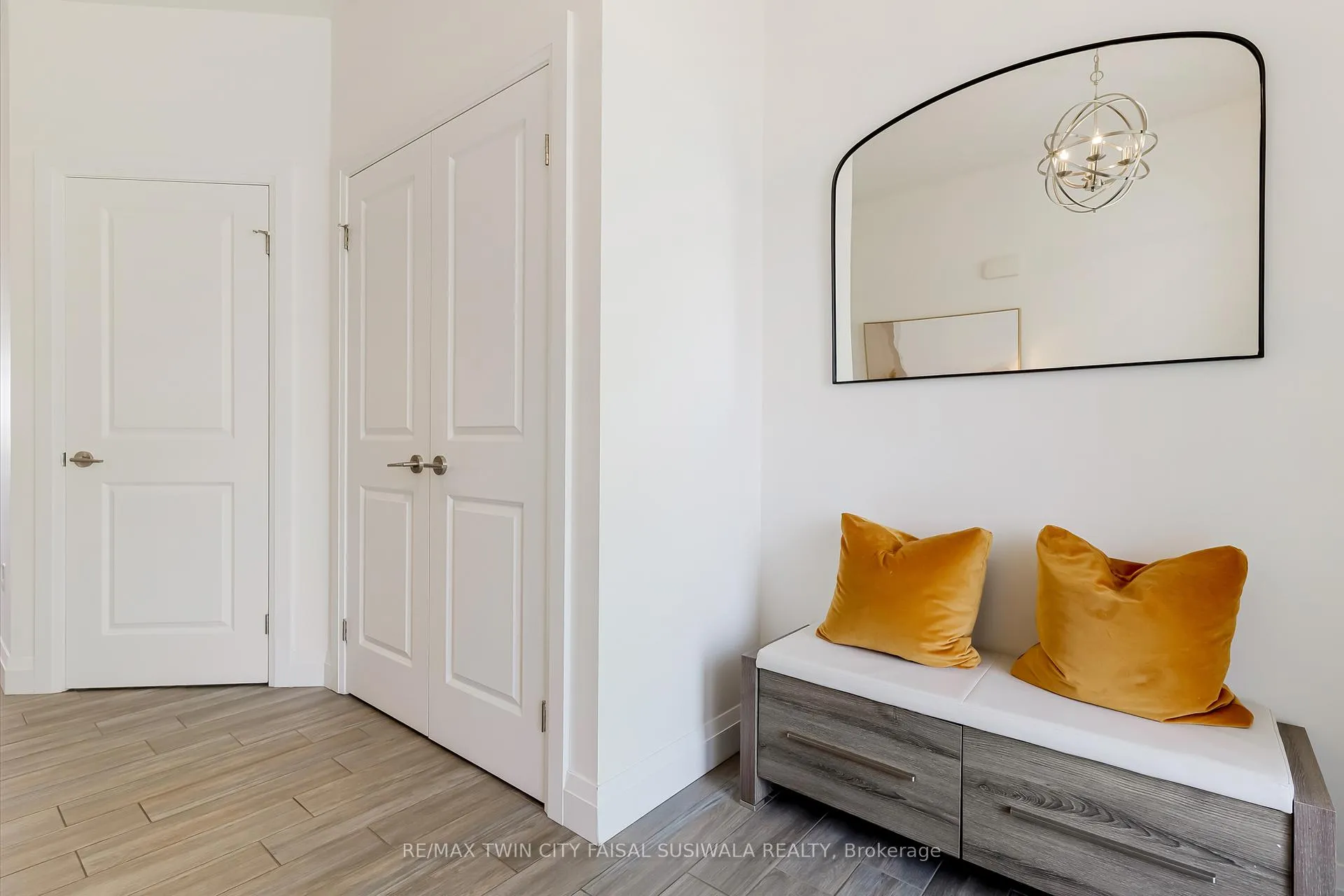 Photo 12 of 795 Autumn Willow Drive, Waterloo — HOMEH