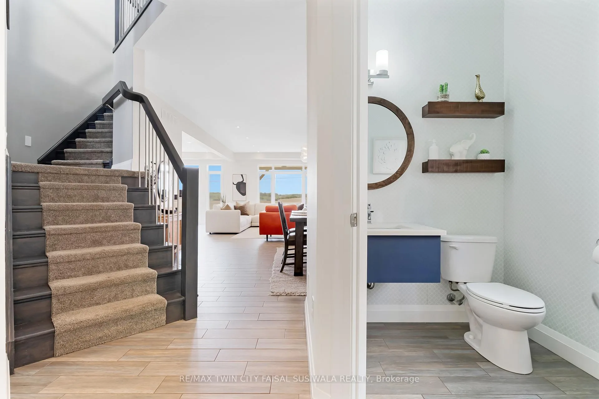 Photo 14 of 795 Autumn Willow Drive, Waterloo — HOMEH
