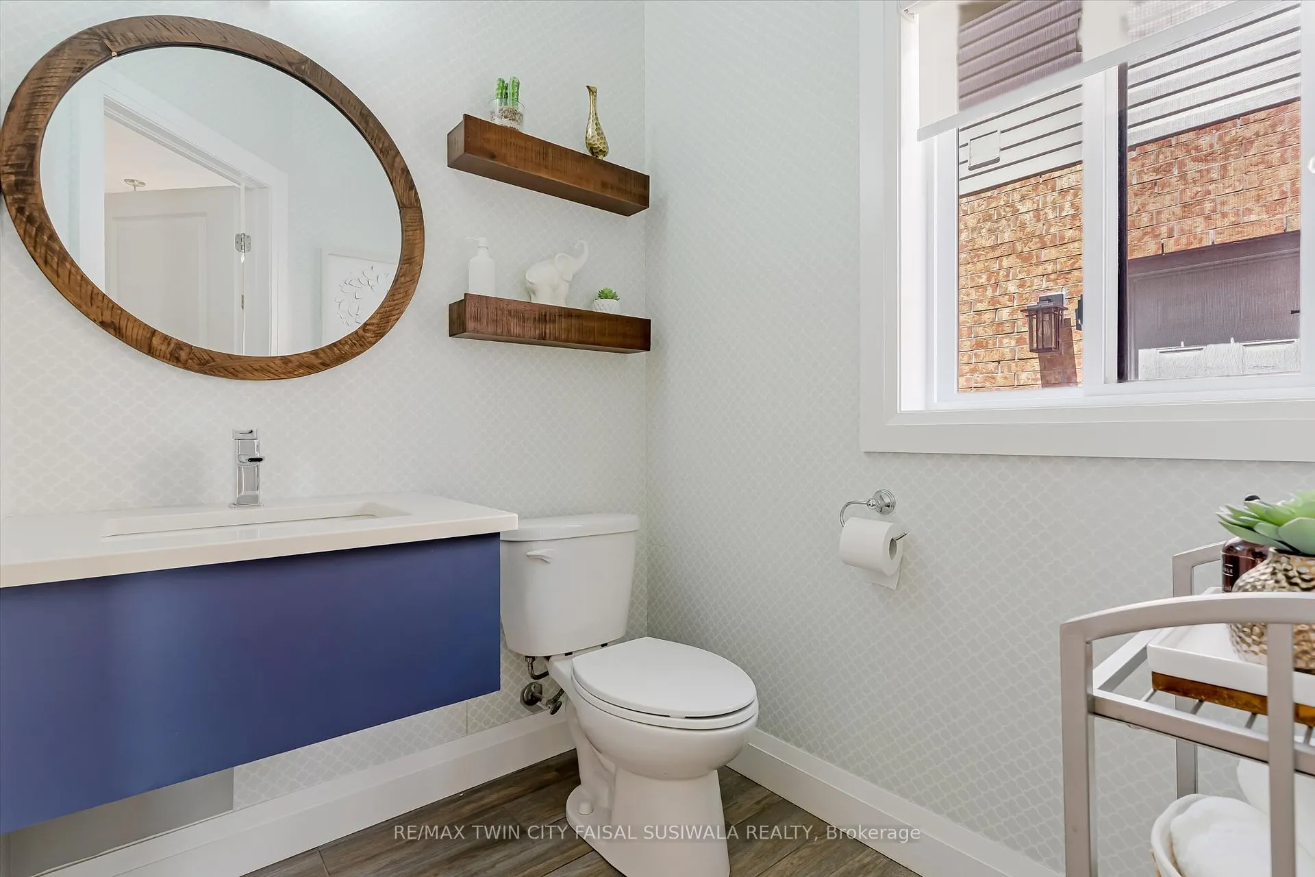 Photo 15 of 795 Autumn Willow Drive, Waterloo — HOMEH