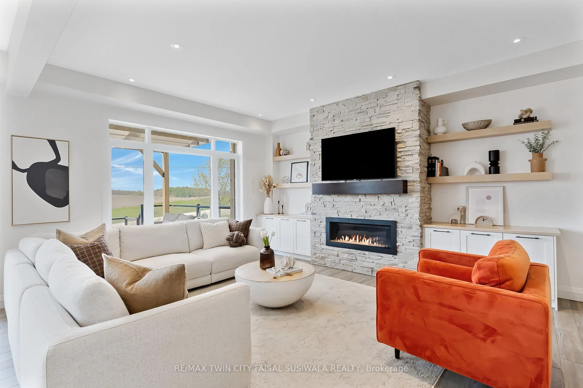Photo 18 of 795 Autumn Willow Drive, Waterloo — HOMEH