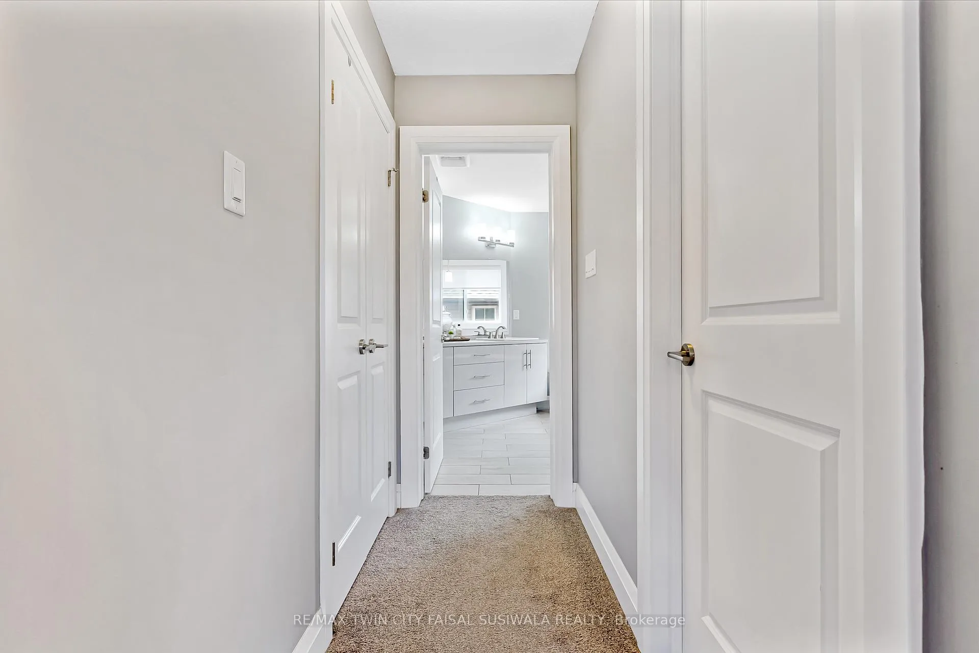 Photo 32 of 795 Autumn Willow Drive, Waterloo — HOMEH