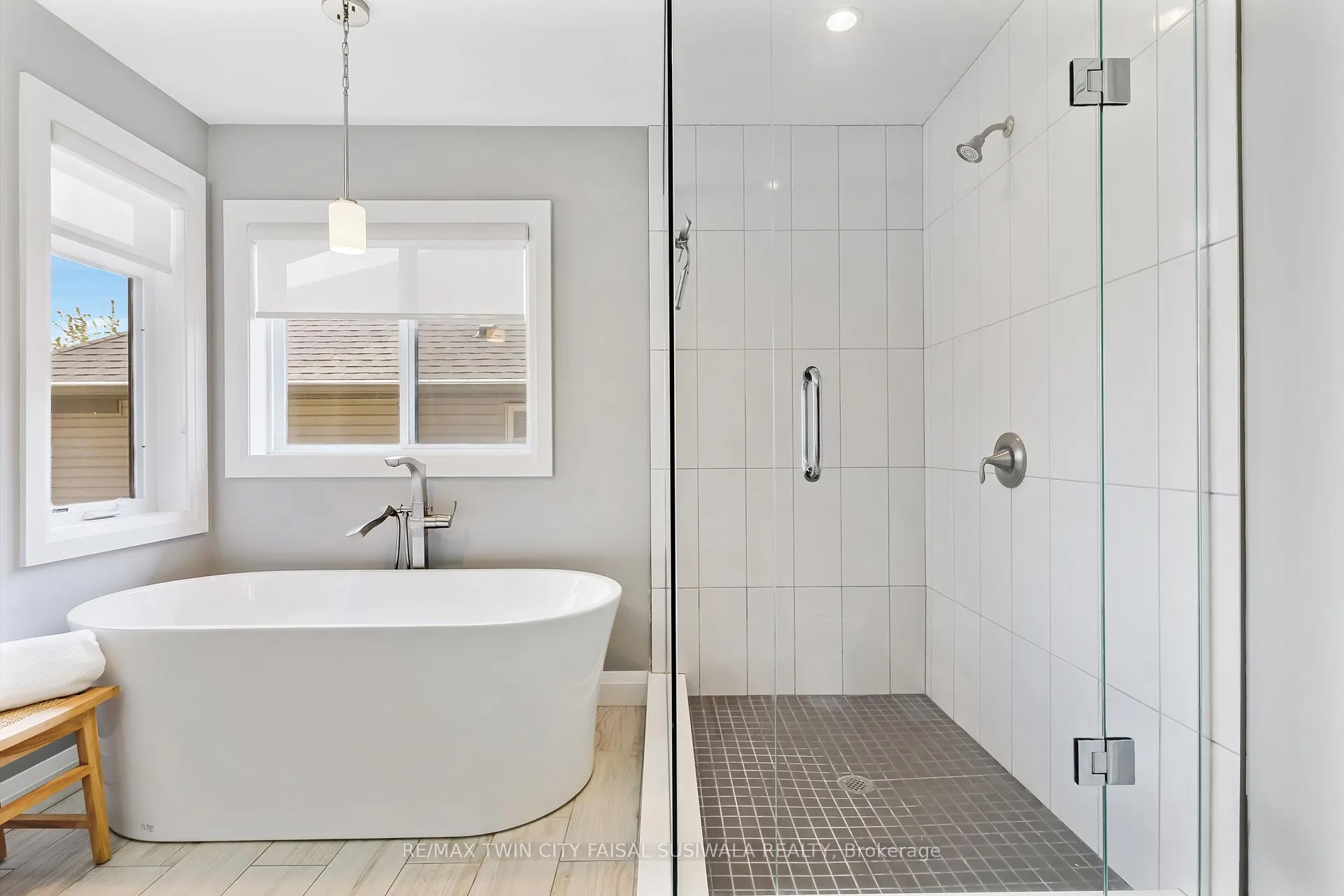Photo 34 of 795 Autumn Willow Drive, Waterloo — HOMEH