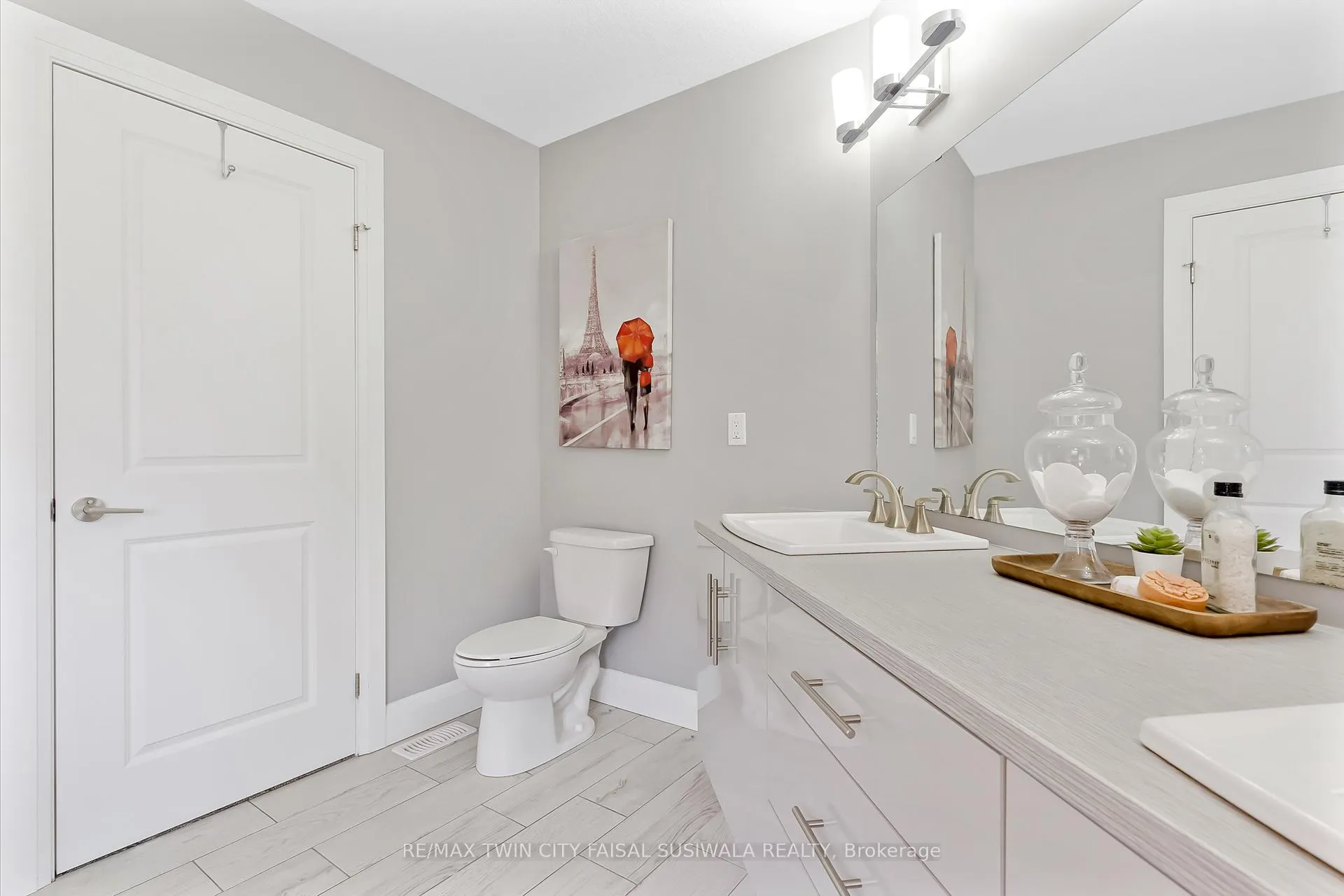 Photo 35 of 795 Autumn Willow Drive, Waterloo — HOMEH