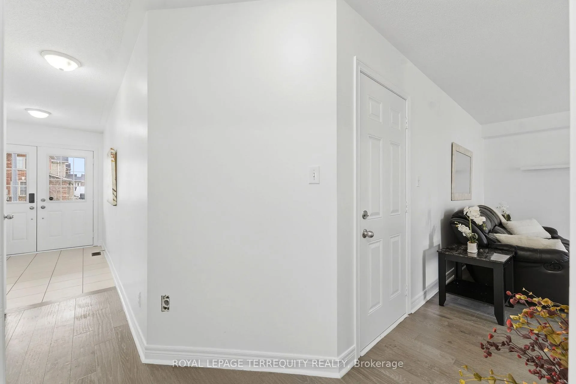 Photo 4 of 35 Colonel Lyall Street, St. Catharines, Secord Woods — HOMEH