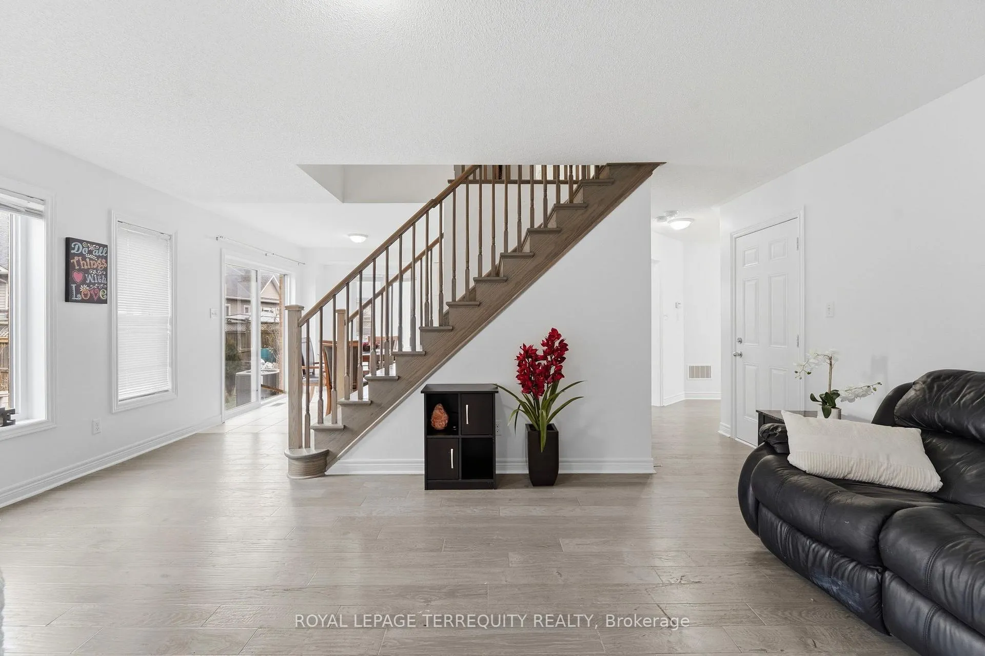 Photo 8 of 35 Colonel Lyall Street, St. Catharines, Secord Woods — HOMEH