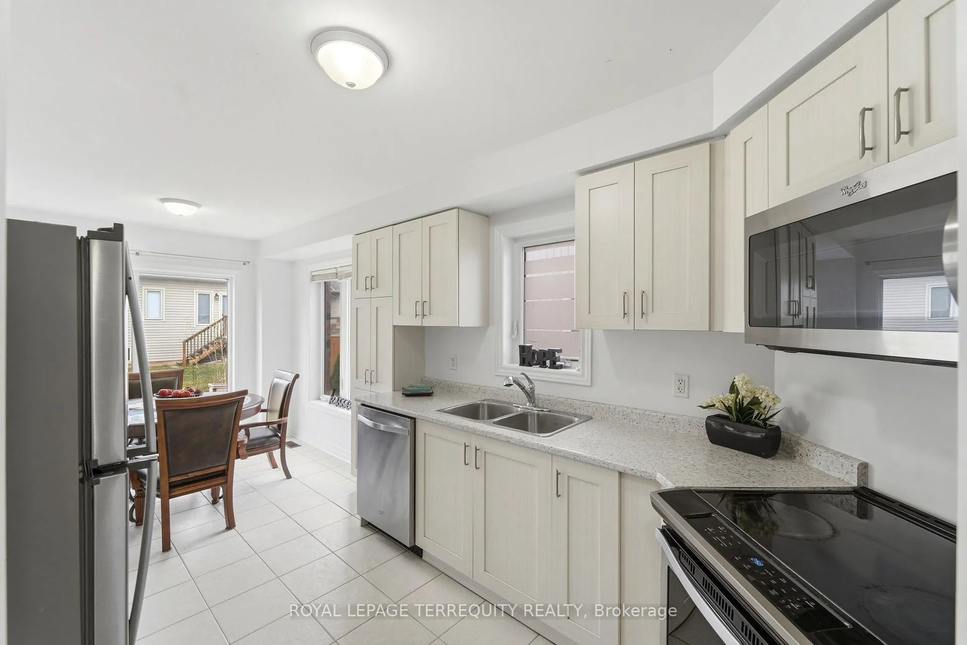 Photo 9 of 35 Colonel Lyall Street, St. Catharines, Secord Woods — HOMEH