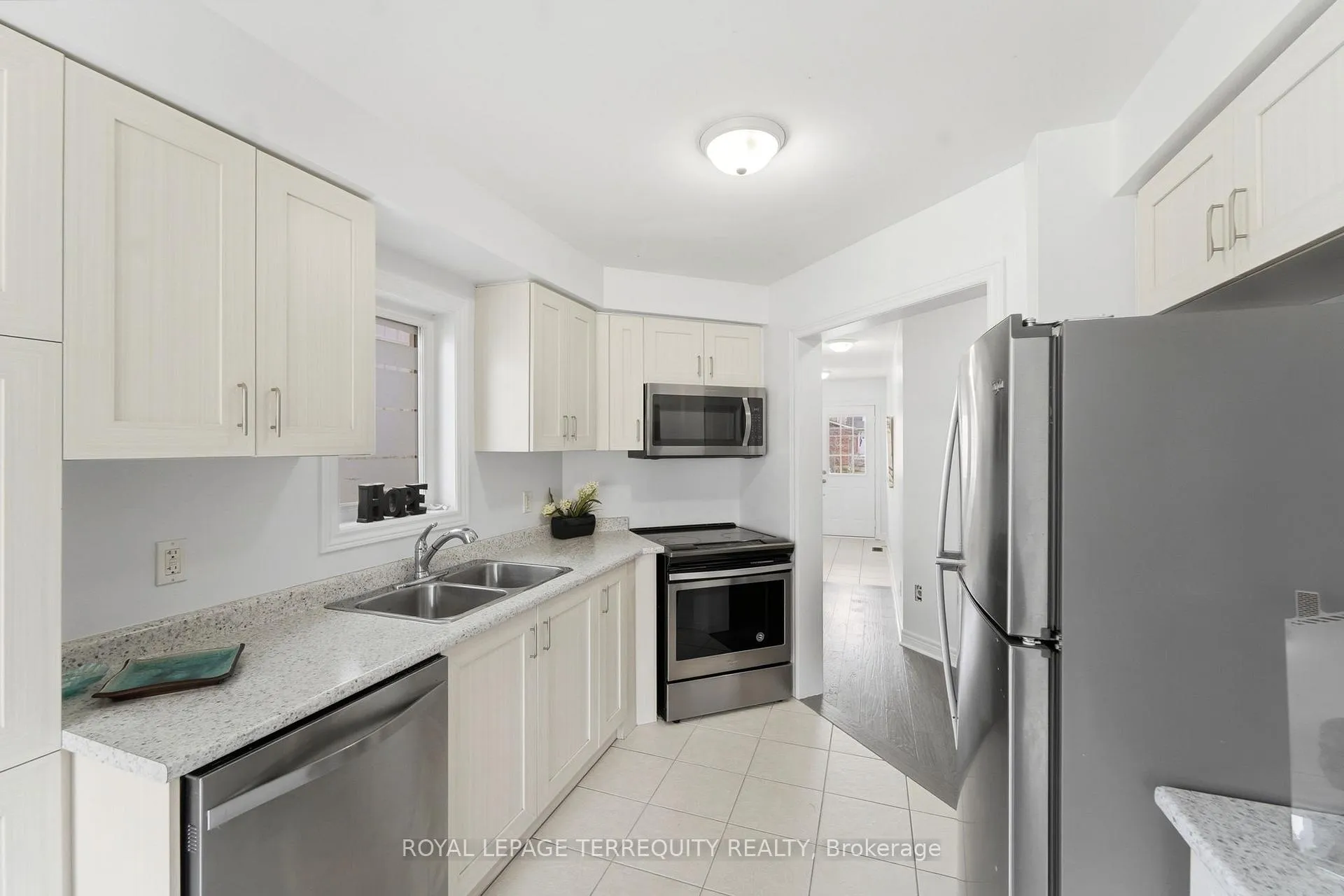 Photo 11 of 35 Colonel Lyall Street, St. Catharines, Secord Woods — HOMEH