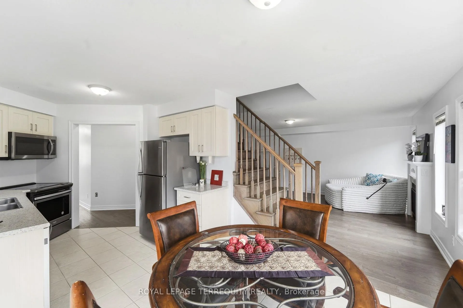 Photo 13 of 35 Colonel Lyall Street, St. Catharines, Secord Woods — HOMEH