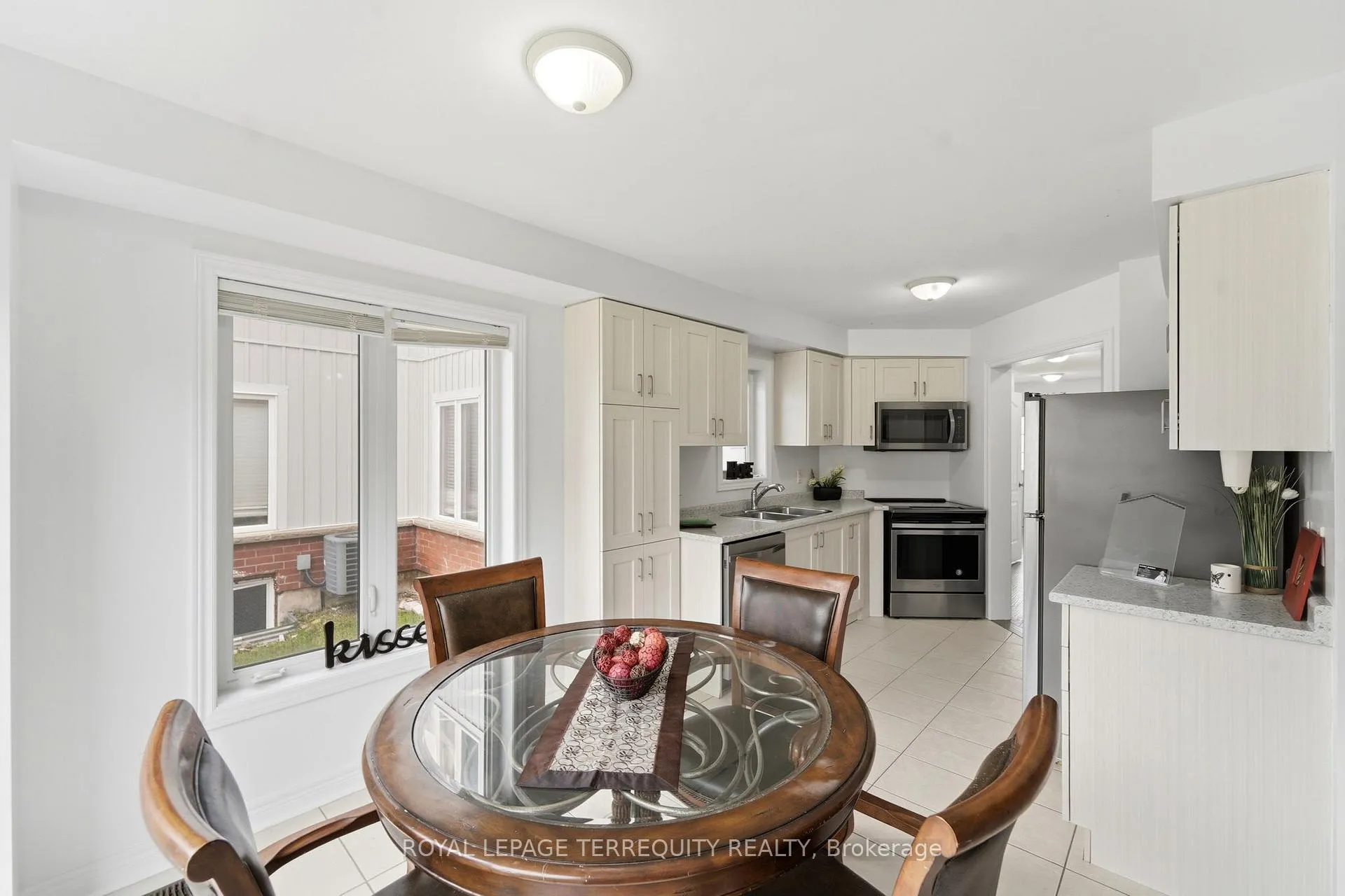 Photo 14 of 35 Colonel Lyall Street, St. Catharines, Secord Woods — HOMEH