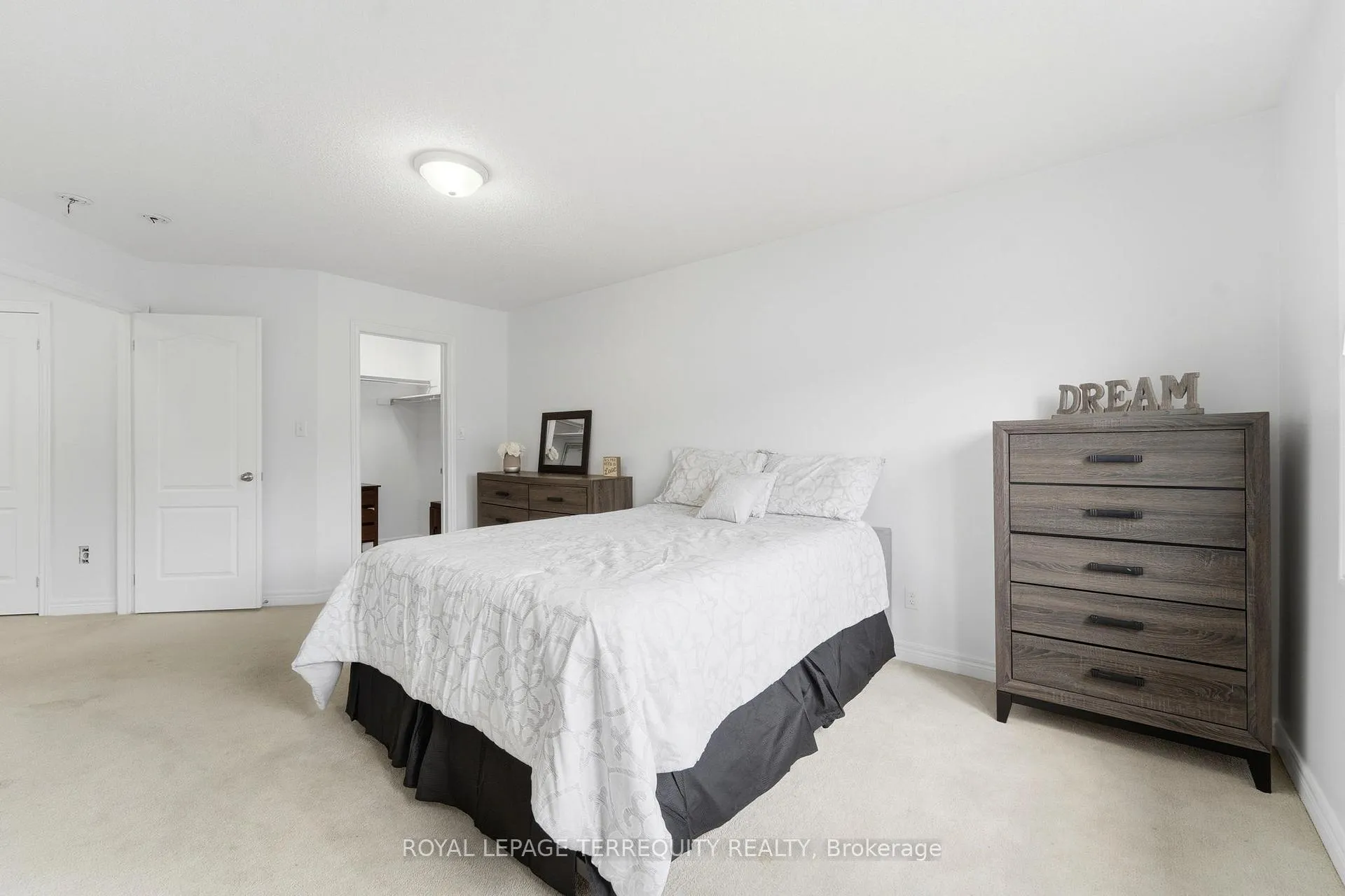 Photo 21 of 35 Colonel Lyall Street, St. Catharines, Secord Woods — HOMEH
