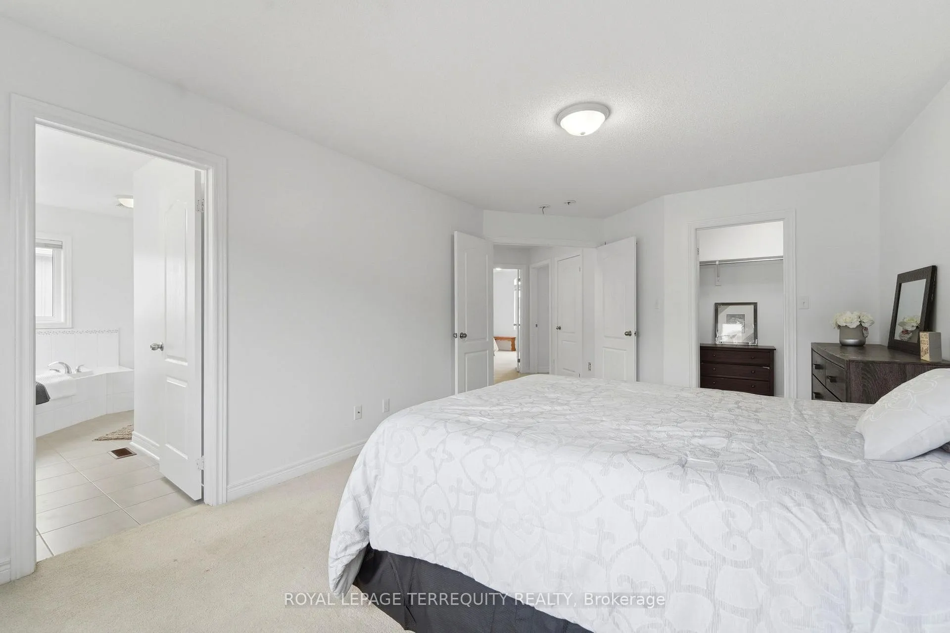 Photo 22 of 35 Colonel Lyall Street, St. Catharines, Secord Woods — HOMEH