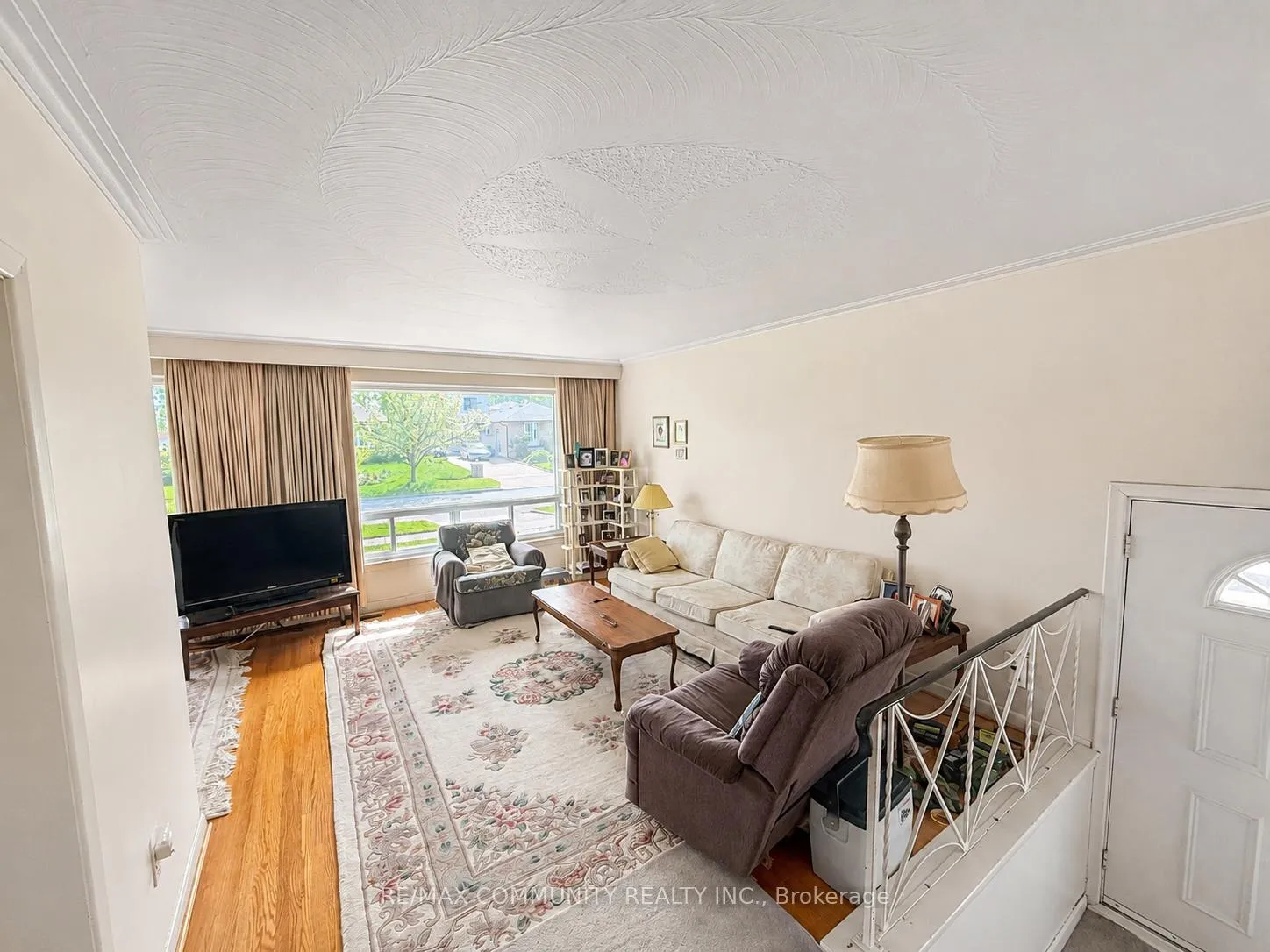 Photo 2 of 22 Cora Crescent, Scarborough, Bendale — HOMEH