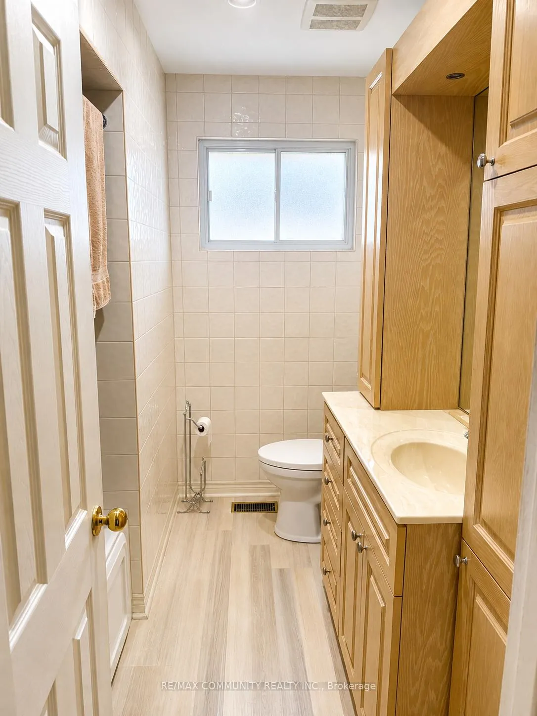Photo 4 of 22 Cora Crescent, Scarborough, Bendale — HOMEH