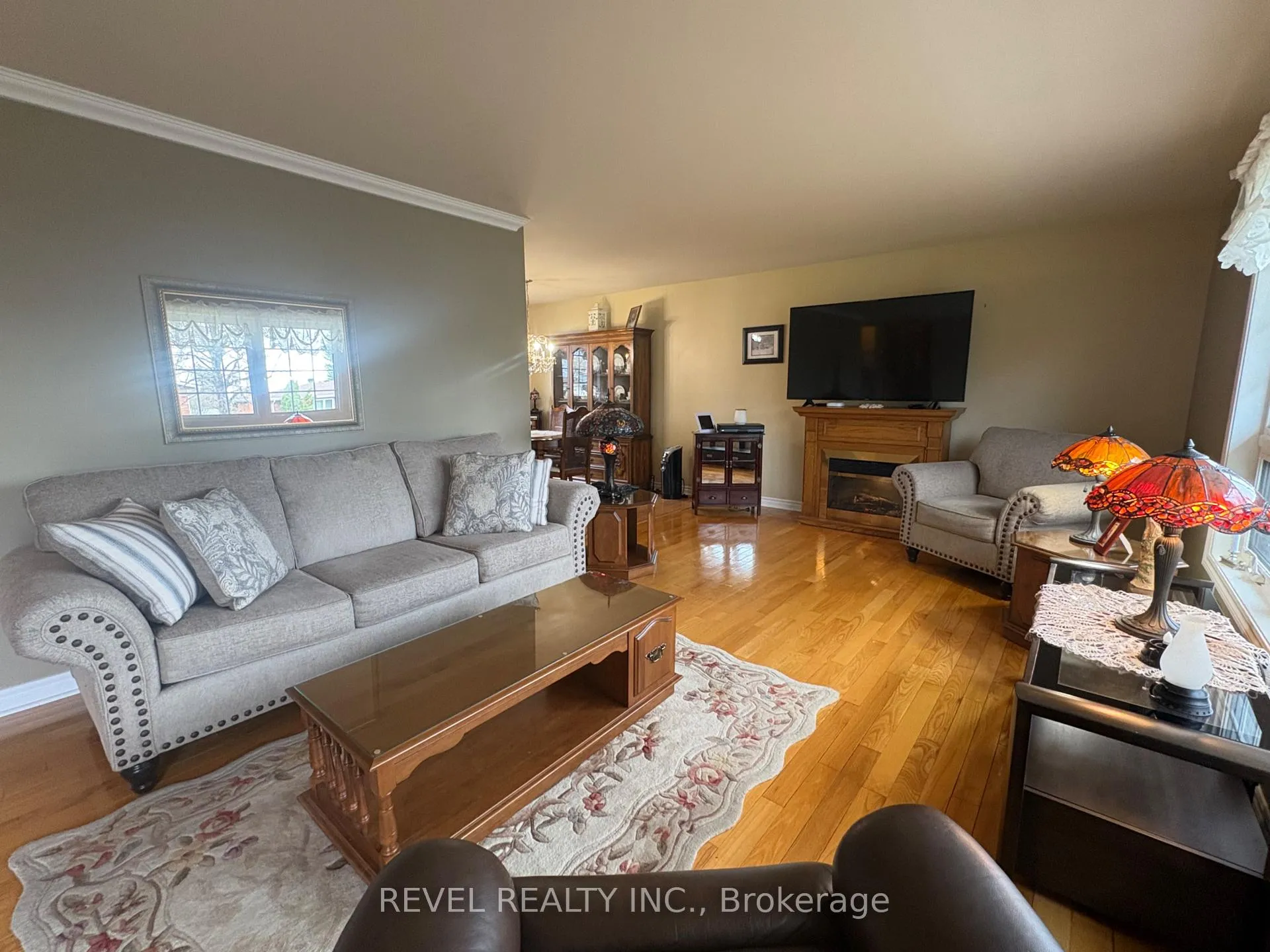 Photo 3 of 452 Eleventh Avenue, Cochrane — HOMEH