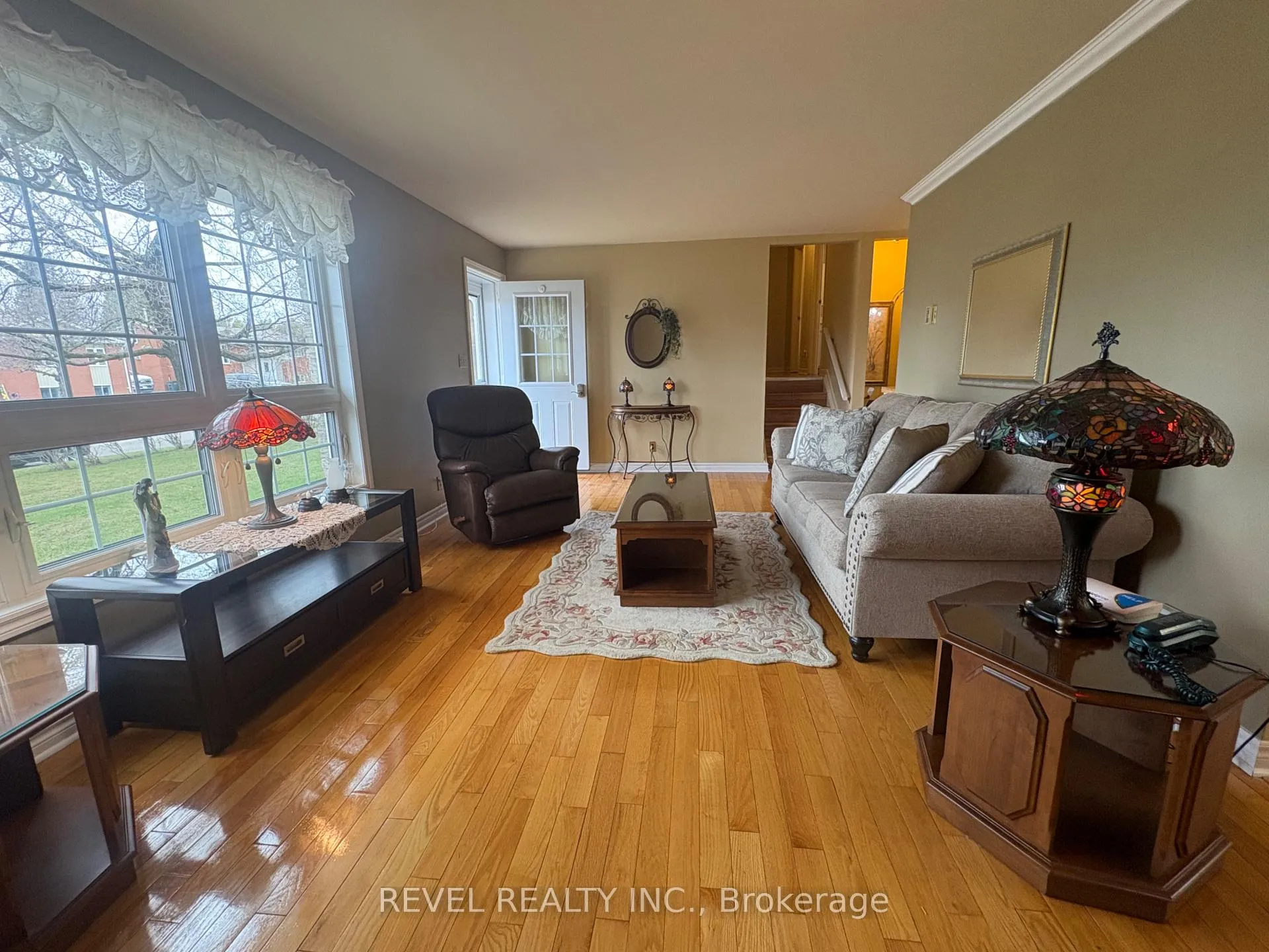 Photo 4 of 452 Eleventh Avenue, Cochrane — HOMEH