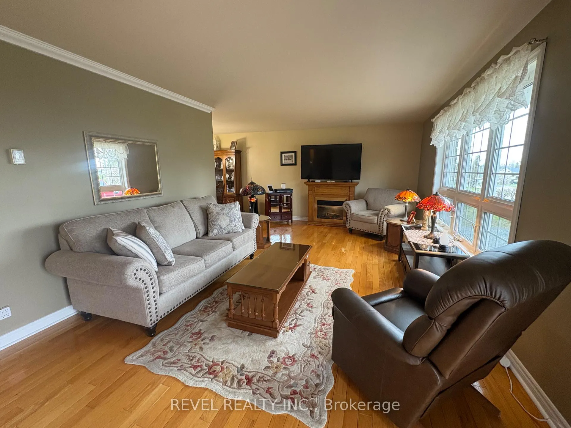 Photo 5 of 452 Eleventh Avenue, Cochrane — HOMEH