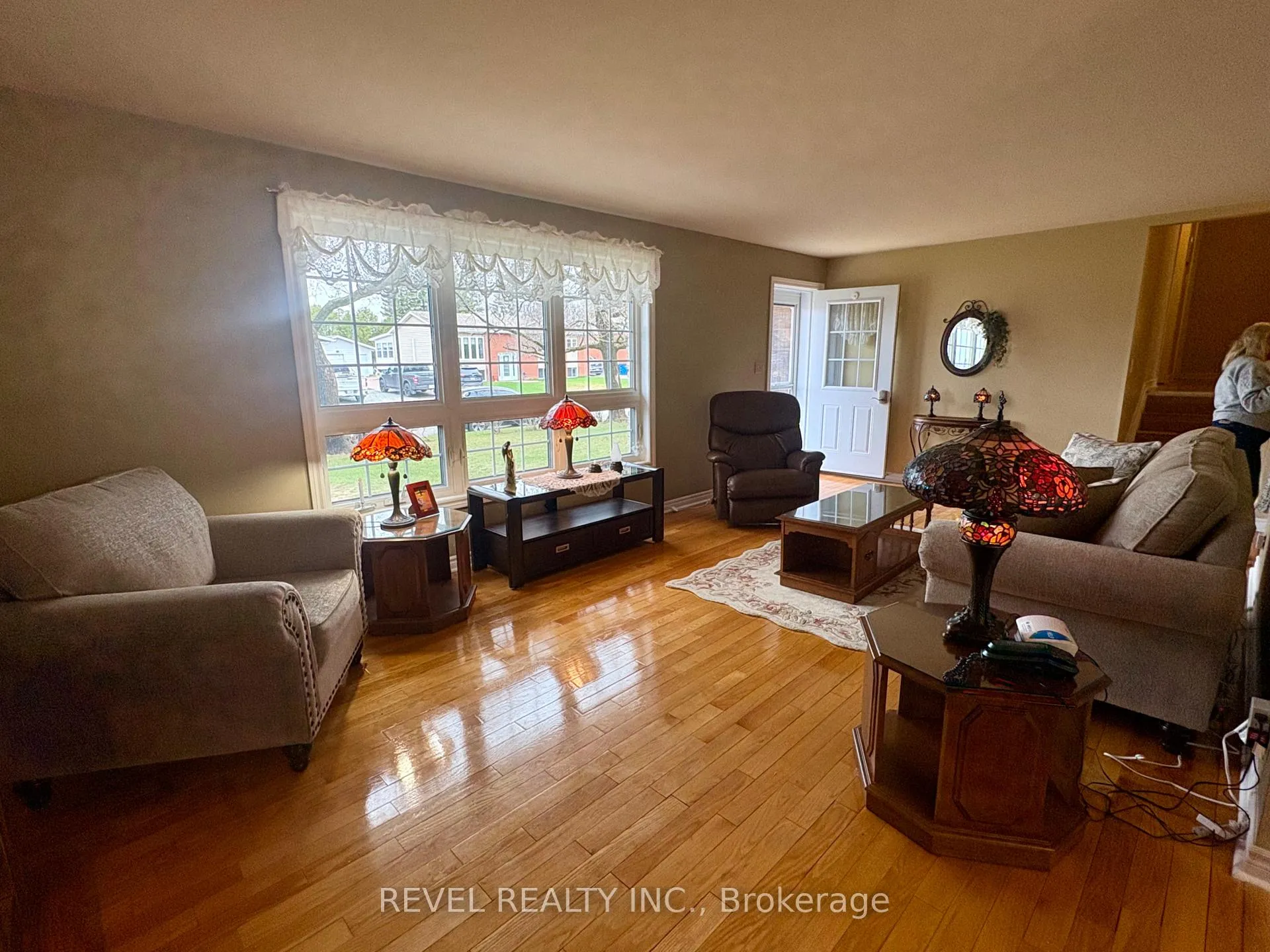 Photo 6 of 452 Eleventh Avenue, Cochrane — HOMEH