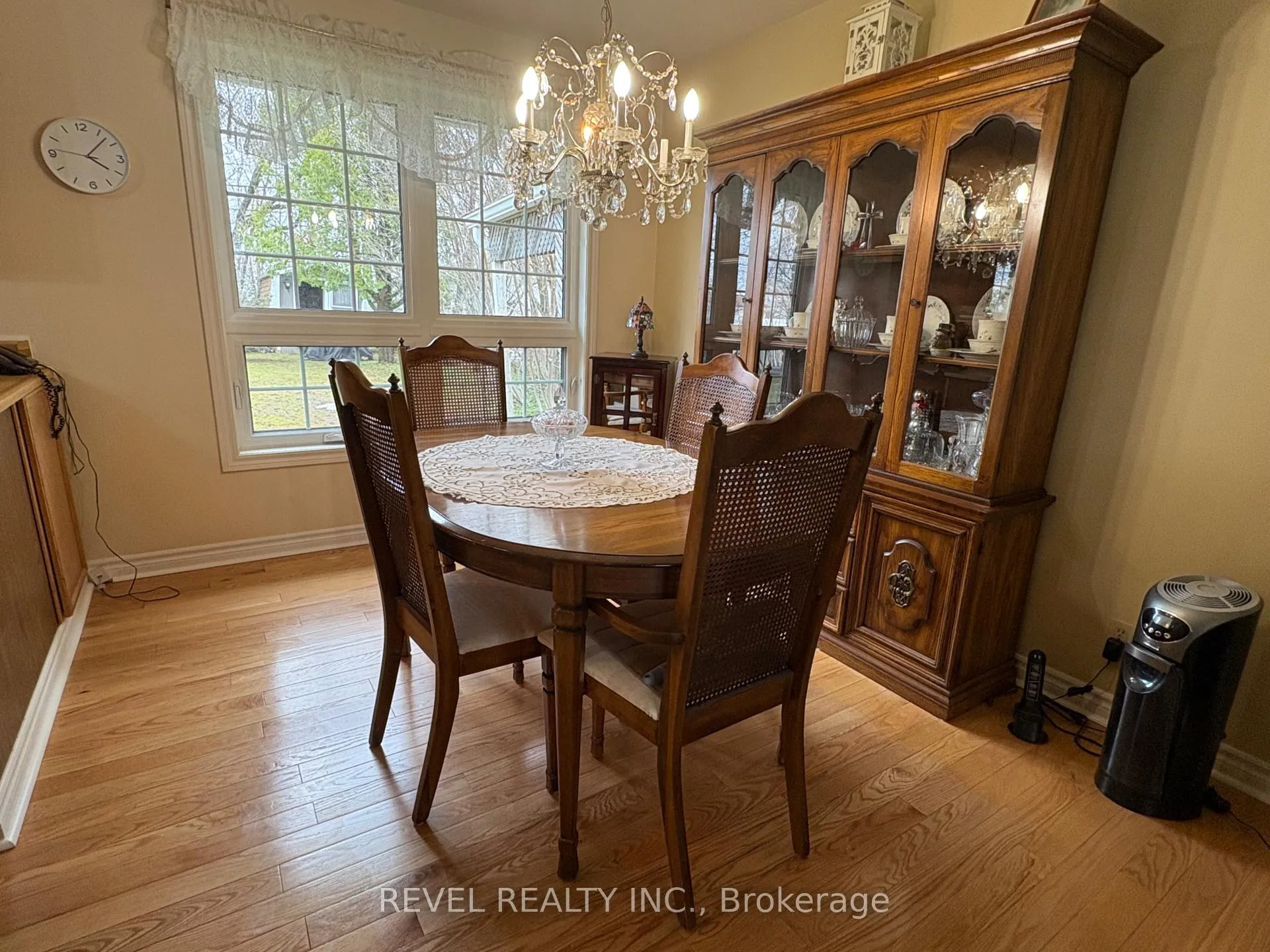 Photo 7 of 452 Eleventh Avenue, Cochrane — HOMEH