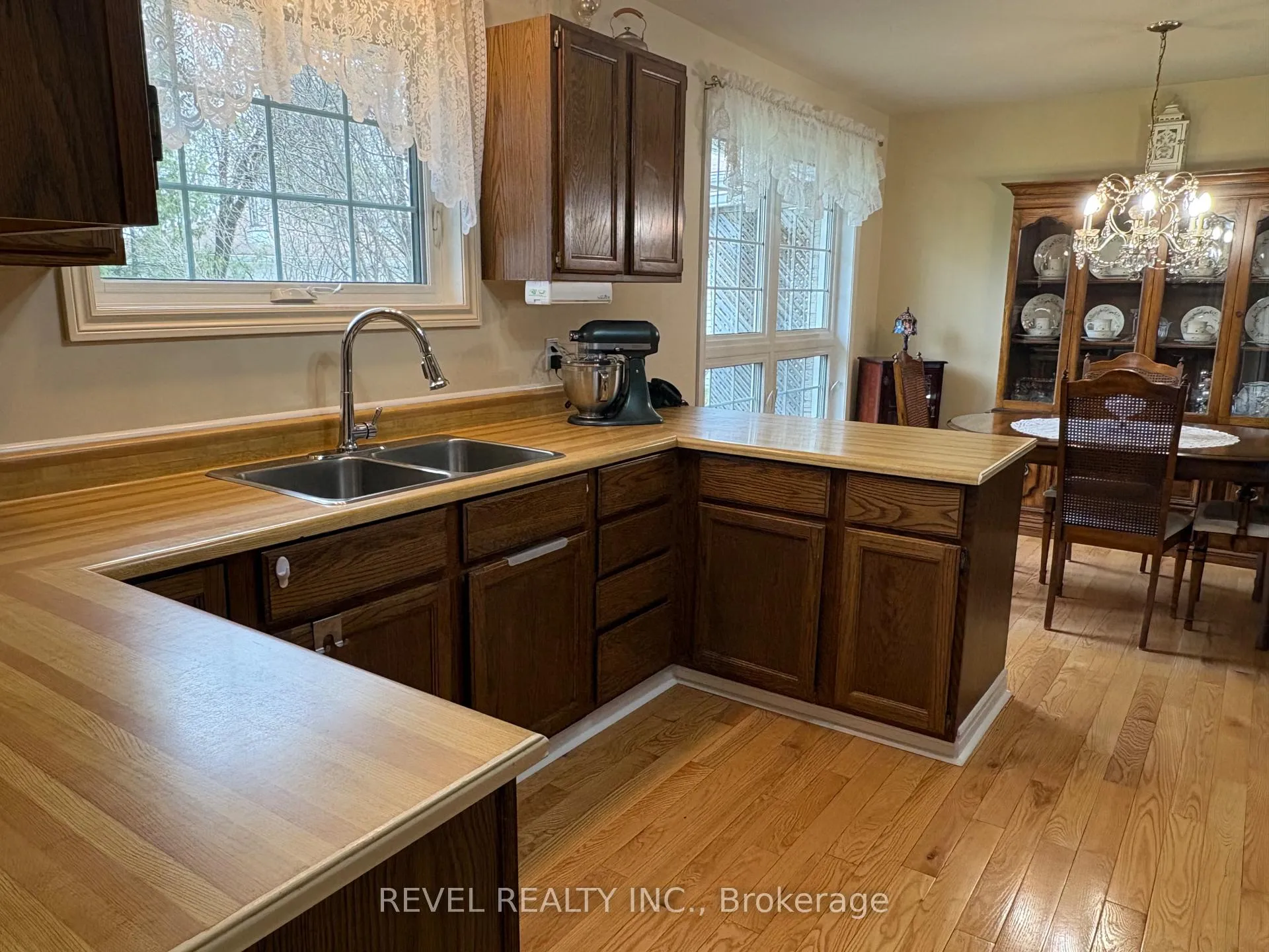 Photo 8 of 452 Eleventh Avenue, Cochrane — HOMEH