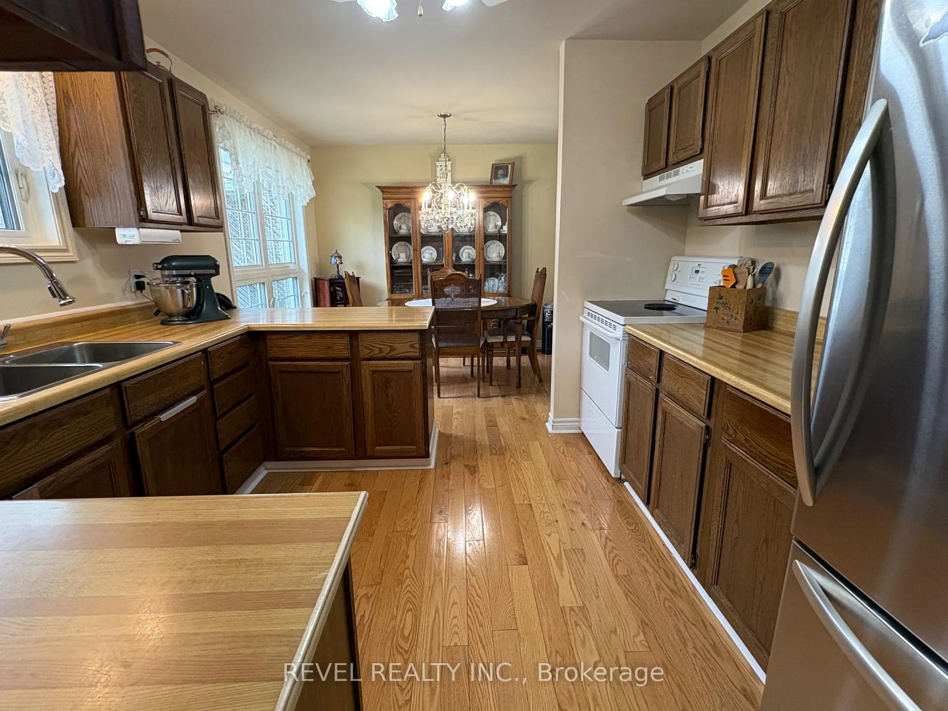 Photo 9 of 452 Eleventh Avenue, Cochrane — HOMEH