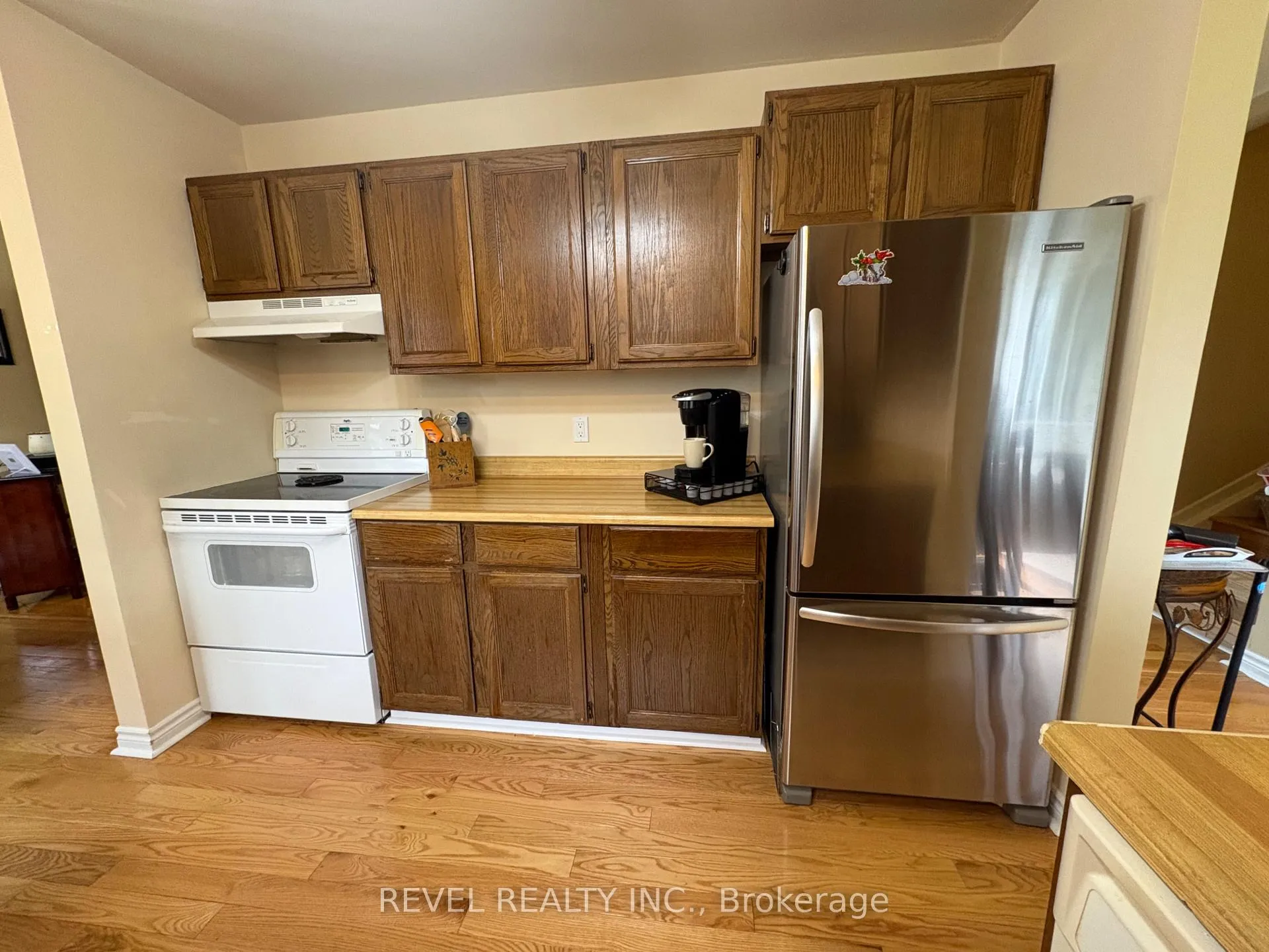 Photo 11 of 452 Eleventh Avenue, Cochrane — HOMEH