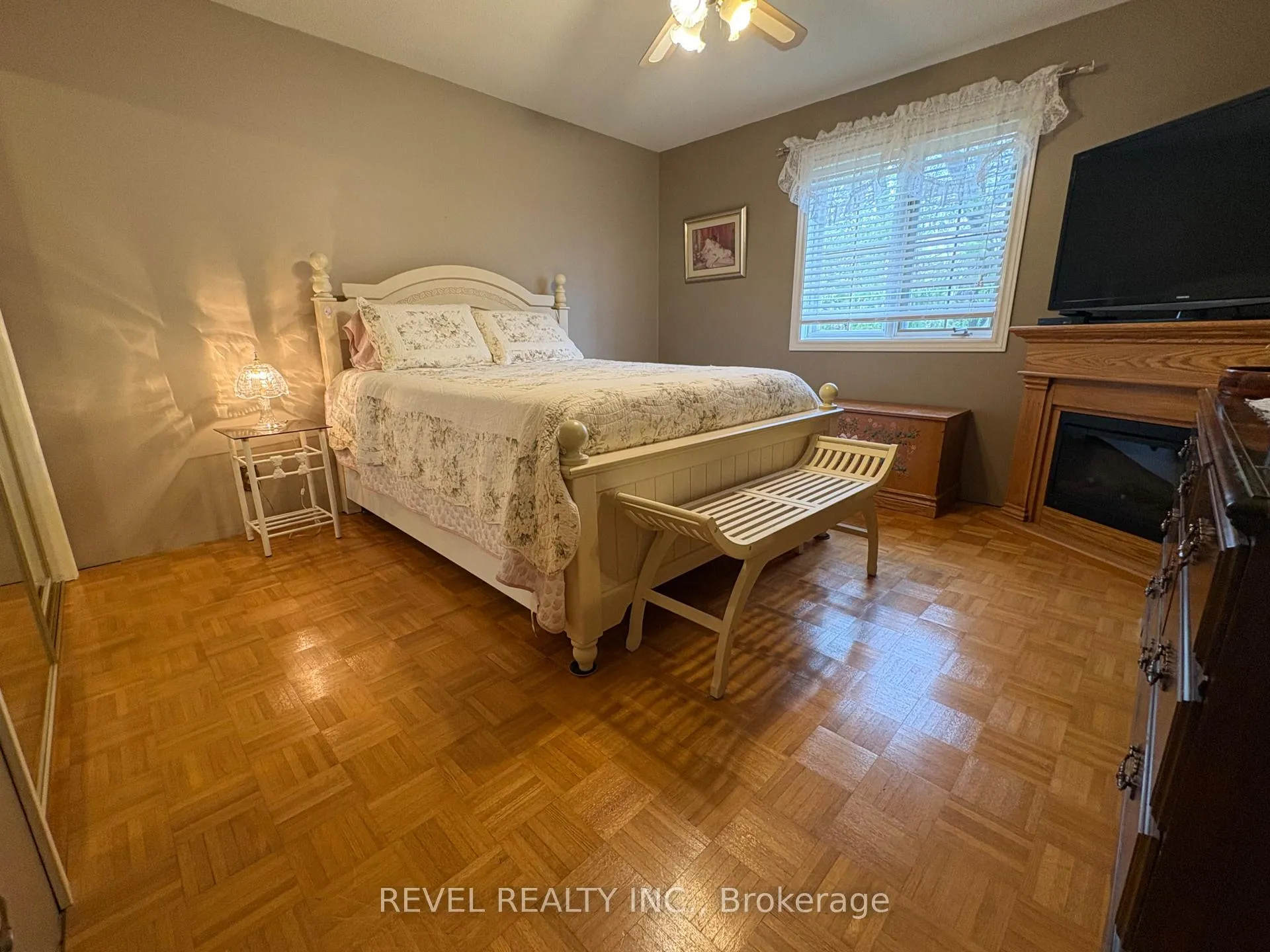 Photo 14 of 452 Eleventh Avenue, Cochrane — HOMEH