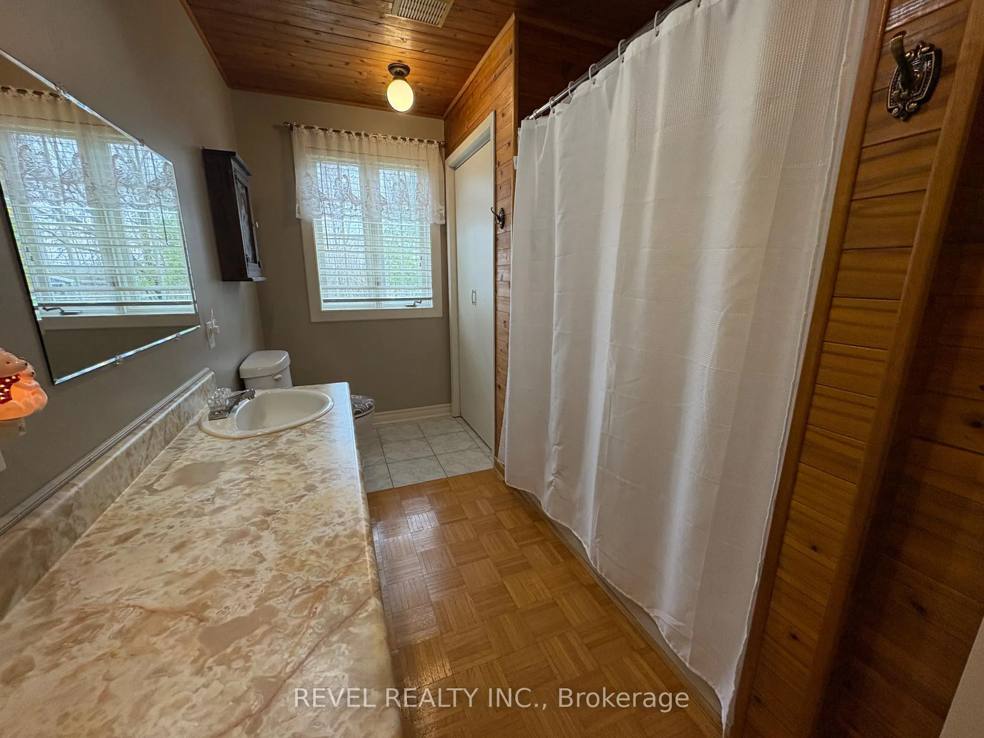Photo 20 of 452 Eleventh Avenue, Cochrane — HOMEH