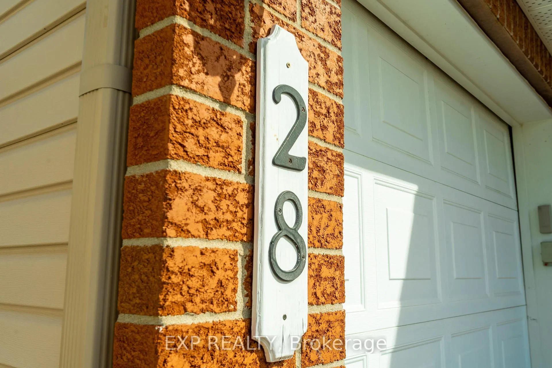 Photo 6 of 28 Chartwell Avenue, Ottawa, Craig Henry/Woodvale — HOMEH