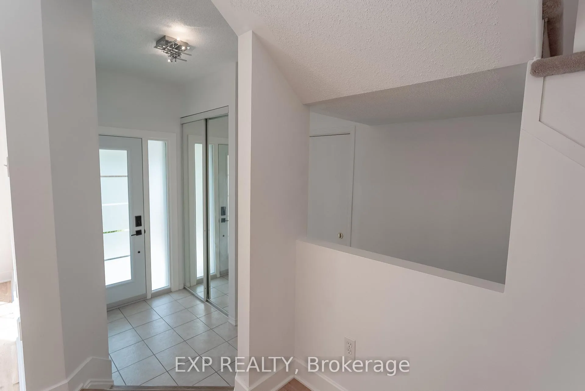 Photo 8 of 28 Chartwell Avenue, Ottawa, Craig Henry/Woodvale — HOMEH