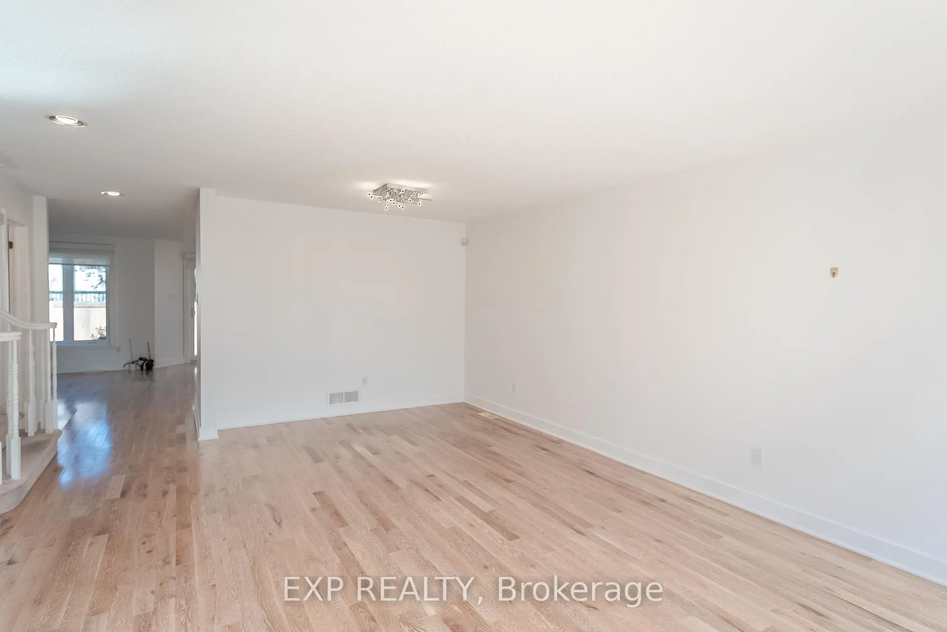 Photo 11 of 28 Chartwell Avenue, Ottawa, Craig Henry/Woodvale — HOMEH