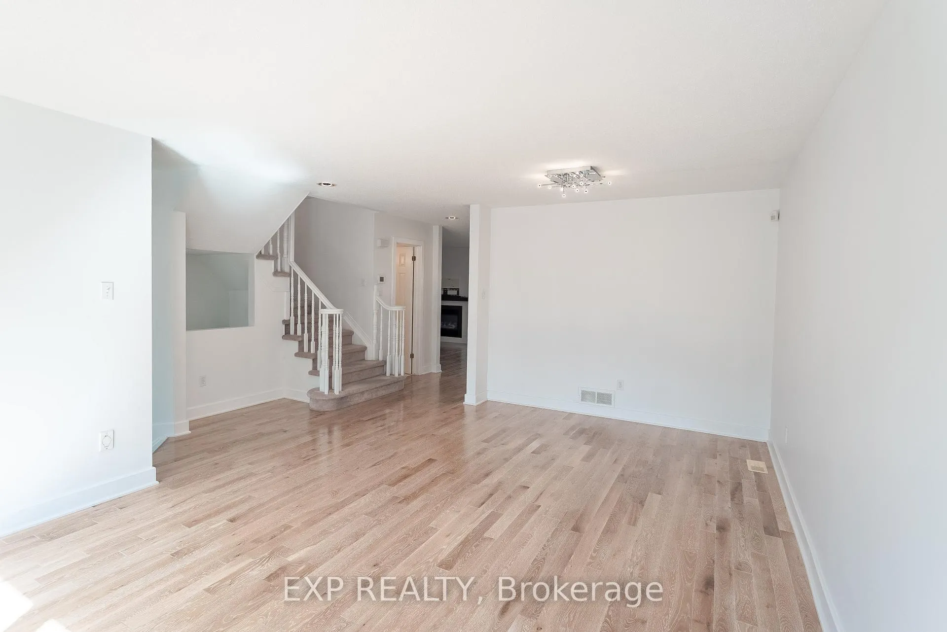 Photo 12 of 28 Chartwell Avenue, Ottawa, Craig Henry/Woodvale — HOMEH
