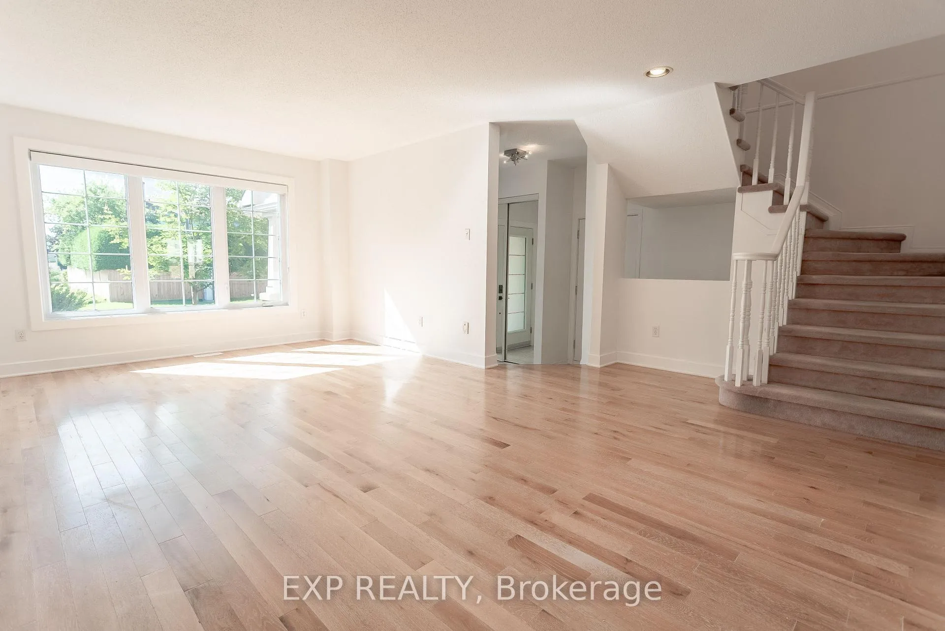 Photo 13 of 28 Chartwell Avenue, Ottawa, Craig Henry/Woodvale — HOMEH