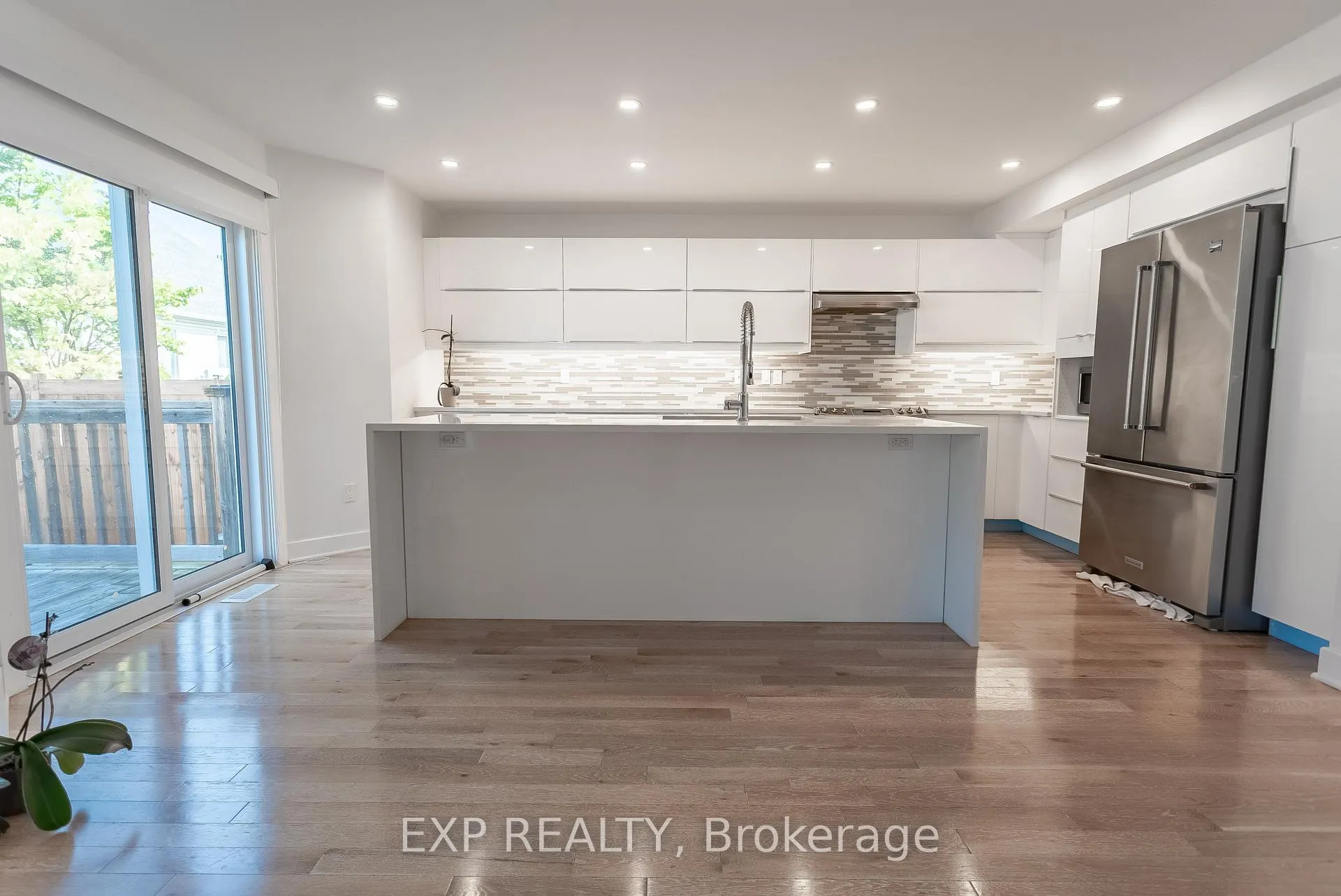 Photo 16 of 28 Chartwell Avenue, Ottawa, Craig Henry/Woodvale — HOMEH