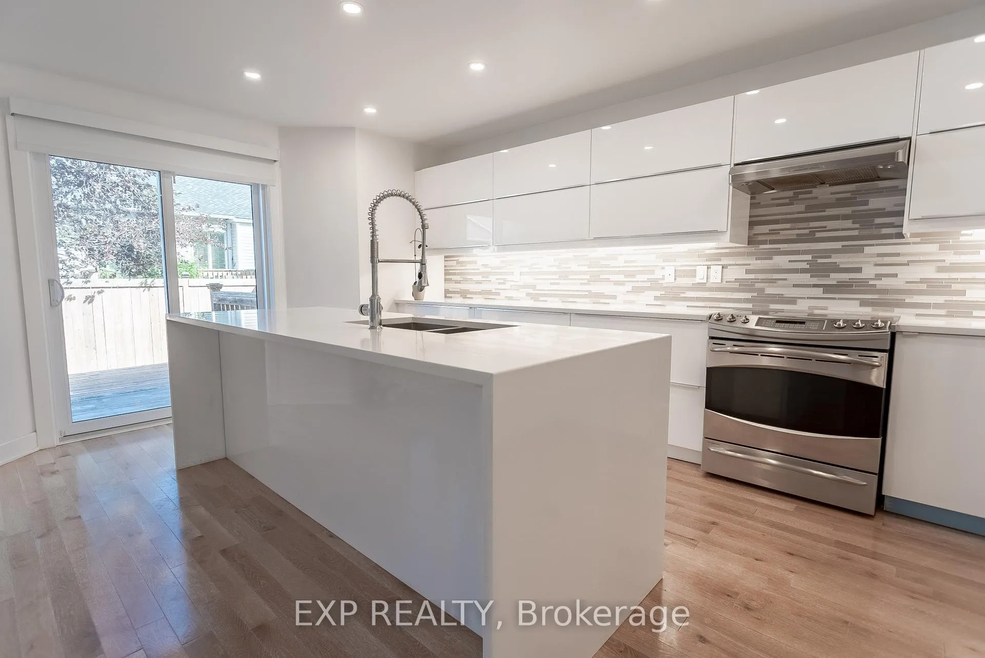 Photo 17 of 28 Chartwell Avenue, Ottawa, Craig Henry/Woodvale — HOMEH