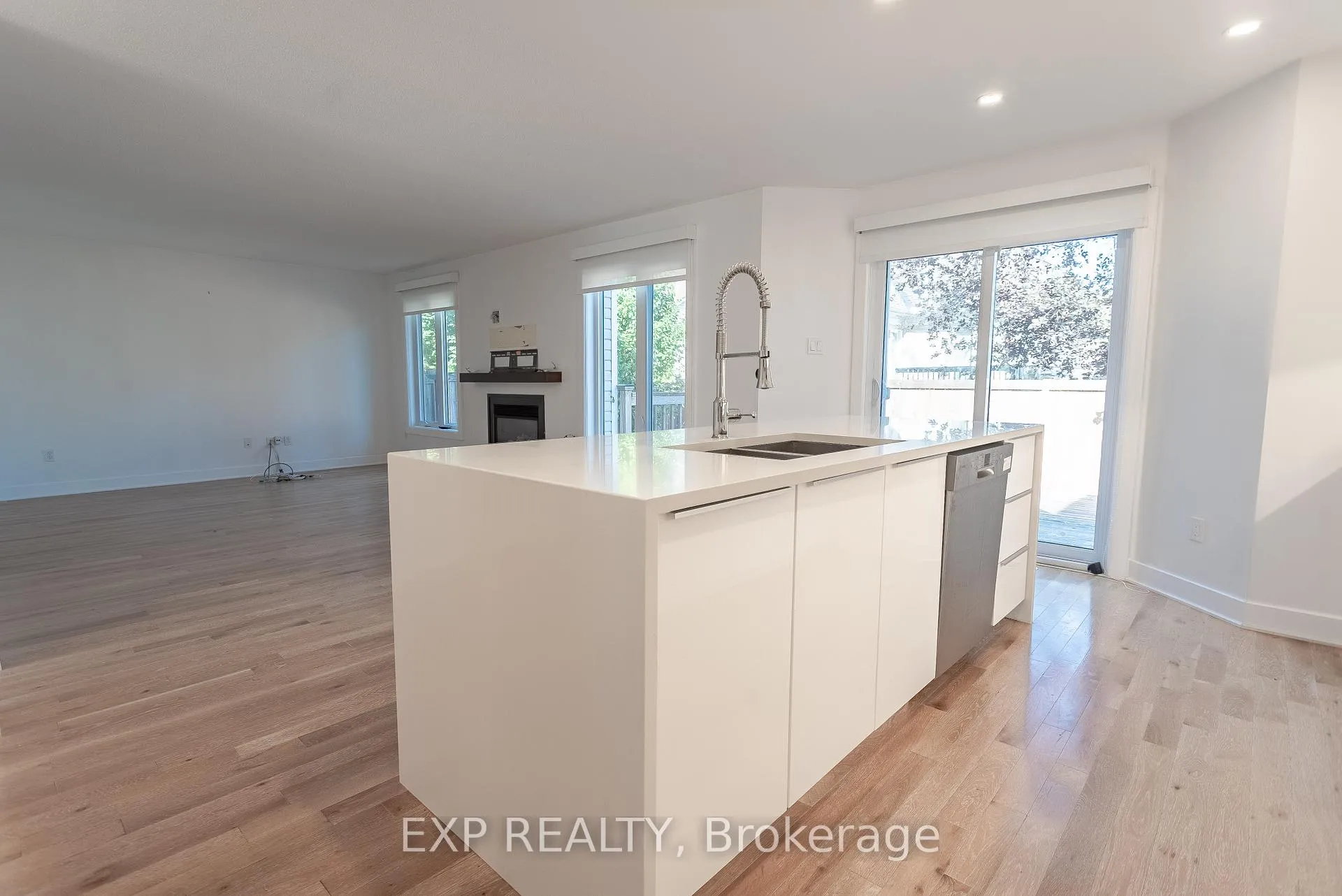 Photo 18 of 28 Chartwell Avenue, Ottawa, Craig Henry/Woodvale — HOMEH