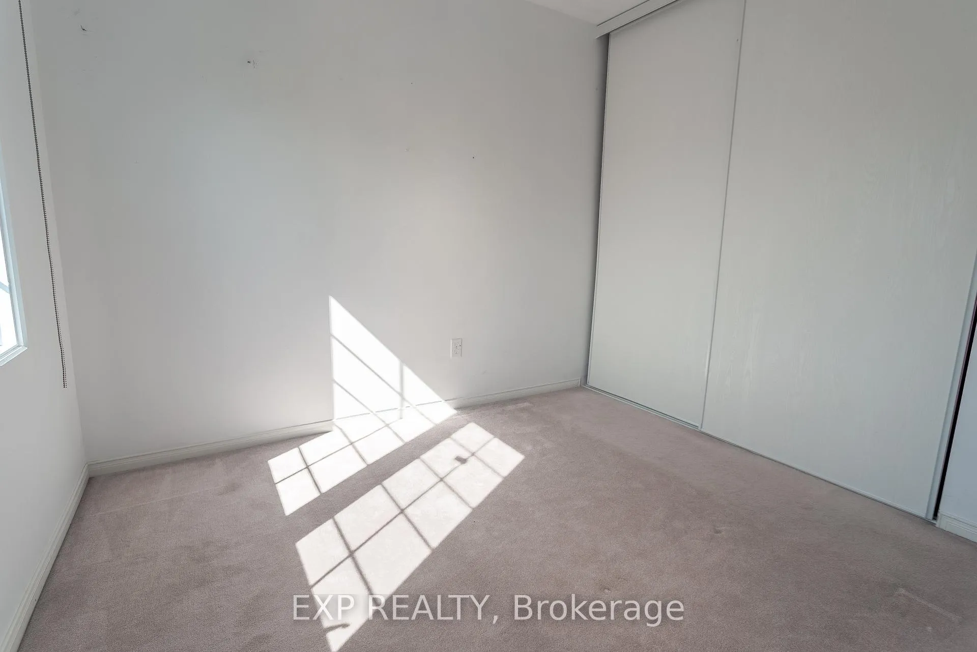 Photo 38 of 28 Chartwell Avenue, Ottawa, Craig Henry/Woodvale — HOMEH