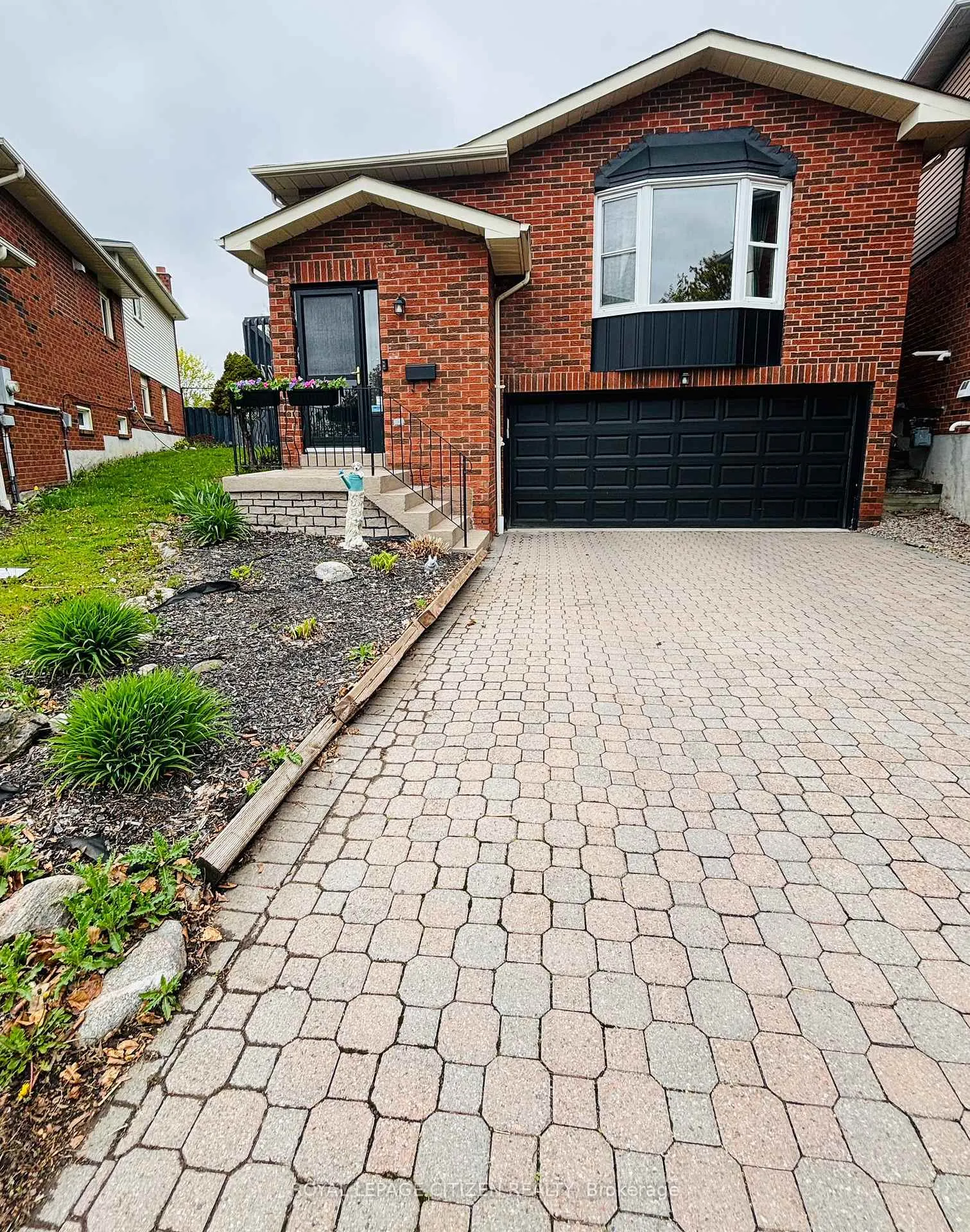 Photo 2 of 229 Glen Hill Drive, Whitby, Blue Grass Meadows — HOMEH