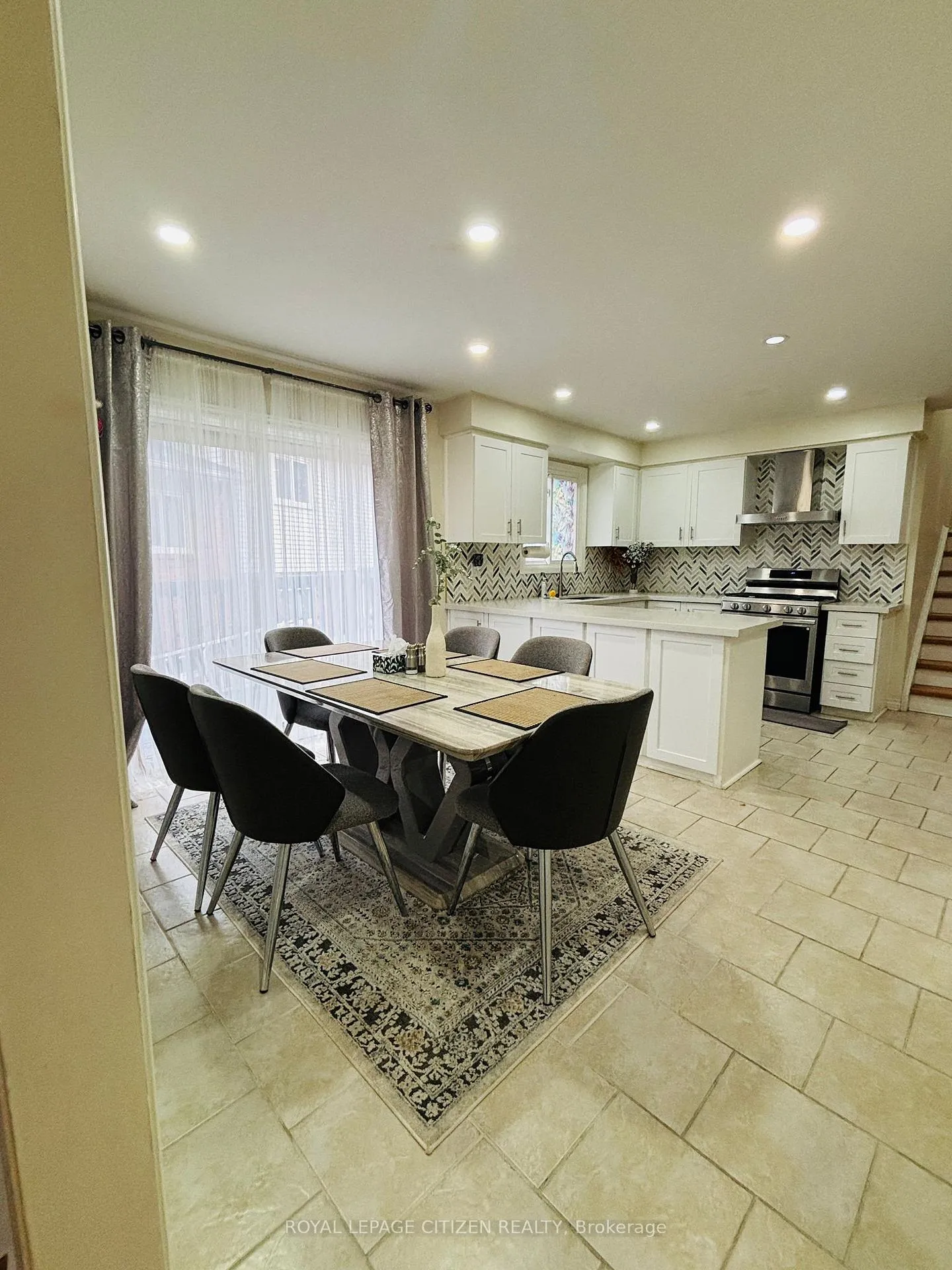 Photo 4 of 229 Glen Hill Drive, Whitby, Blue Grass Meadows — HOMEH