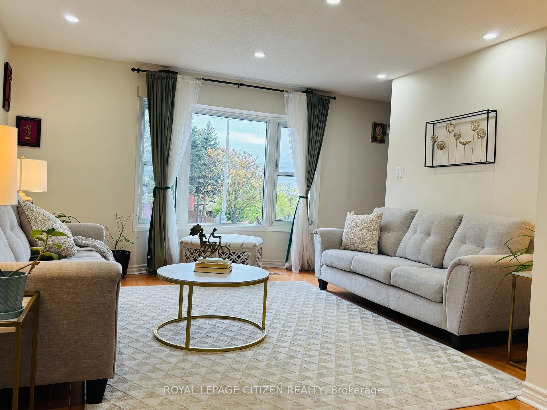 Photo 5 of 229 Glen Hill Drive, Whitby, Blue Grass Meadows — HOMEH