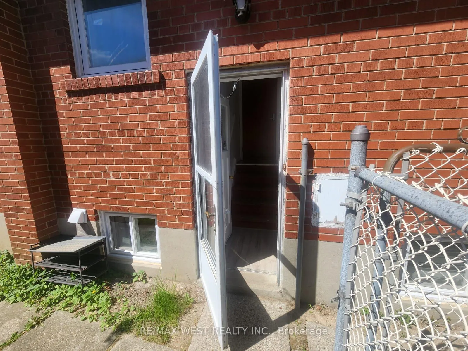 Photo 3 of Unit Basement, 5 Ludgate Drive, Etobicoke, Rexdale-Kipling — HOMEH