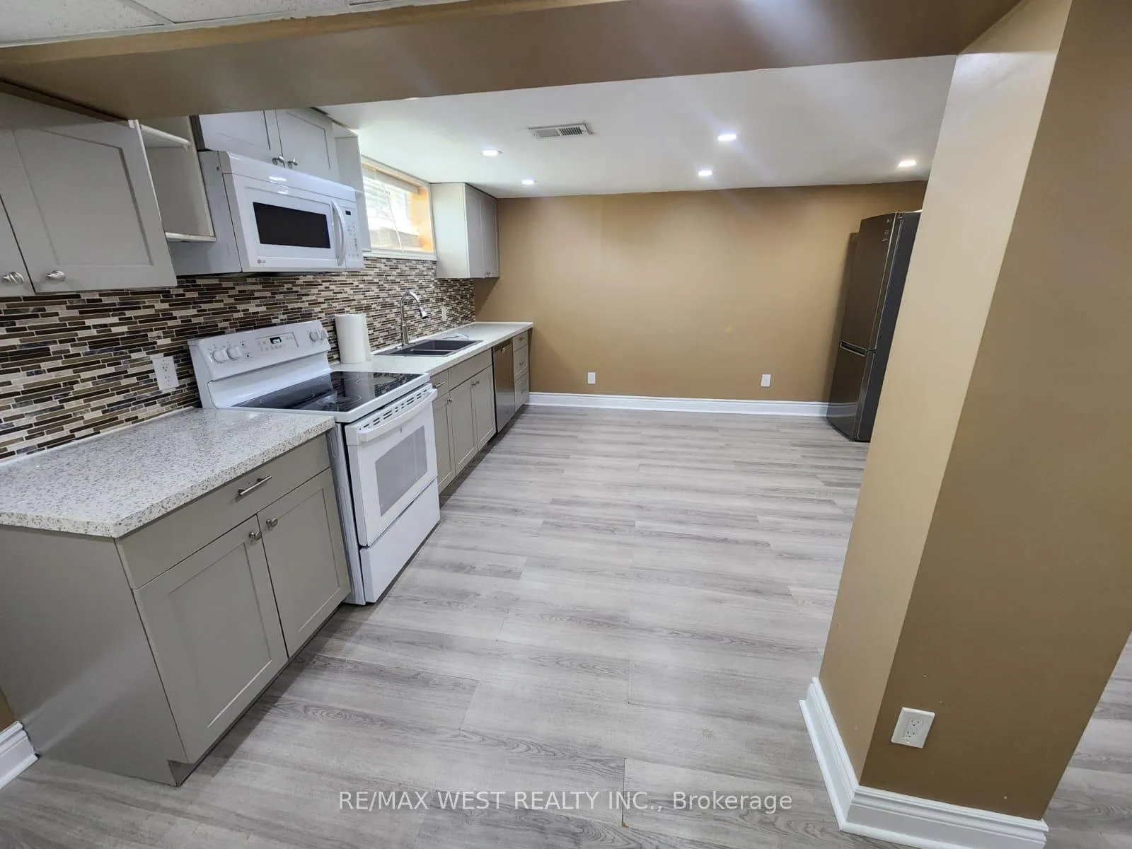 Photo 8 of Unit Basement, 5 Ludgate Drive, Etobicoke, Rexdale-Kipling — HOMEH
