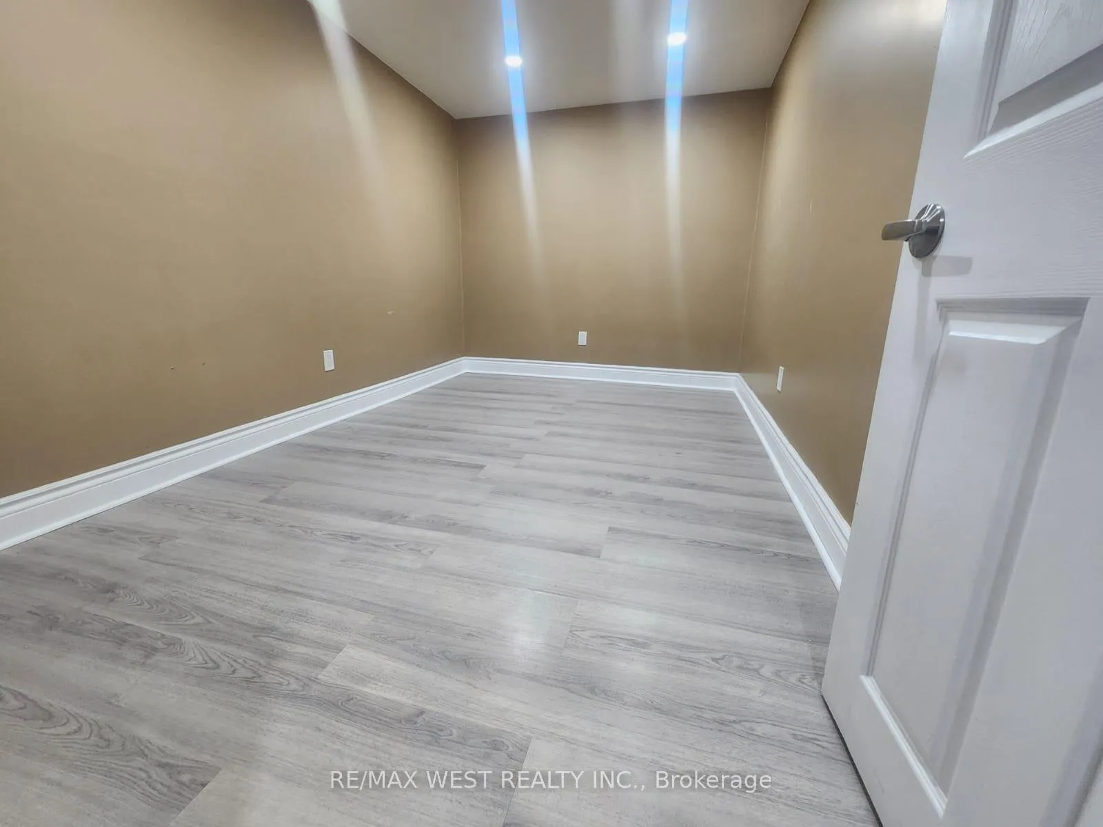 Photo 11 of Unit Basement, 5 Ludgate Drive, Etobicoke, Rexdale-Kipling — HOMEH
