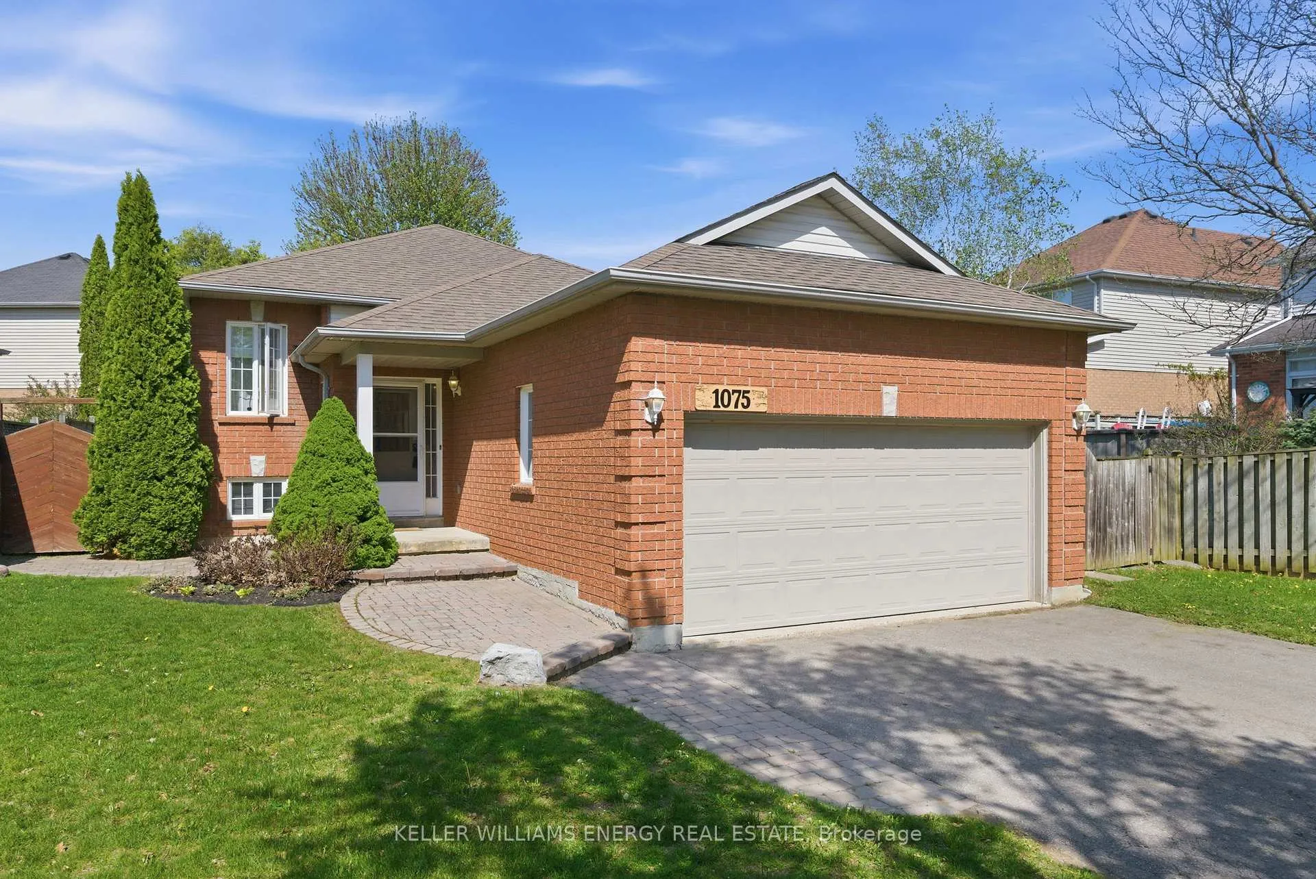 Photo 2 of 1075 Ridgemount Boulevard, Oshawa, Pinecrest — HOMEH