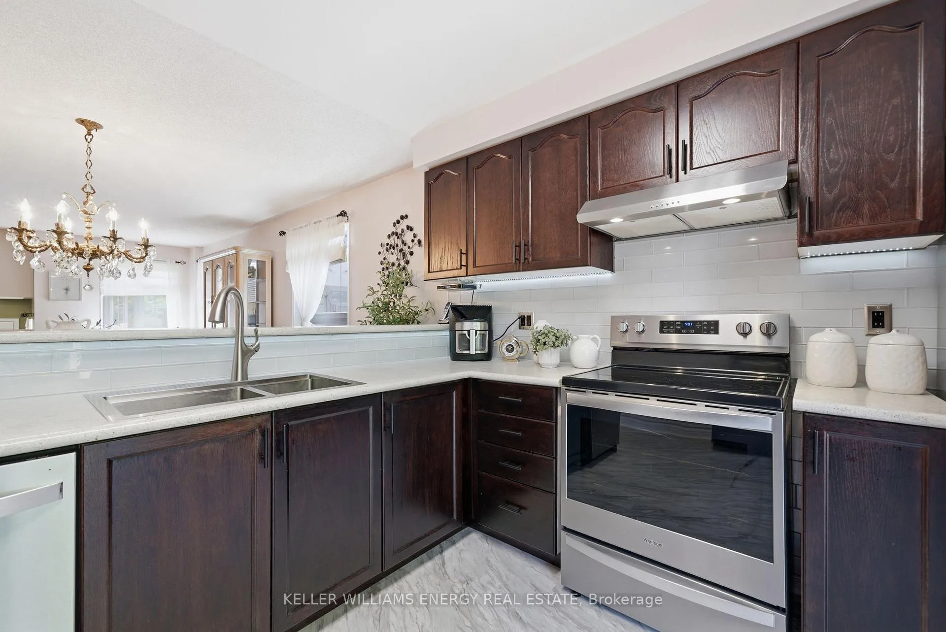 Photo 4 of 1075 Ridgemount Boulevard, Oshawa, Pinecrest — HOMEH