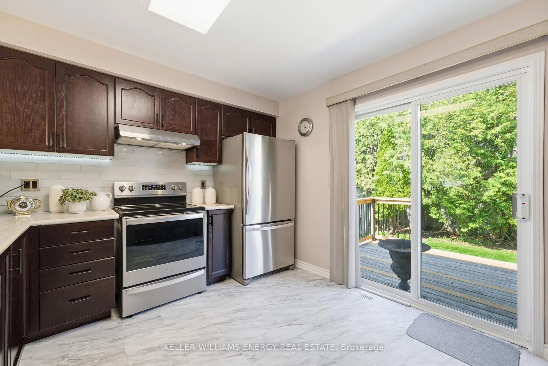 Photo 6 of 1075 Ridgemount Boulevard, Oshawa, Pinecrest — HOMEH