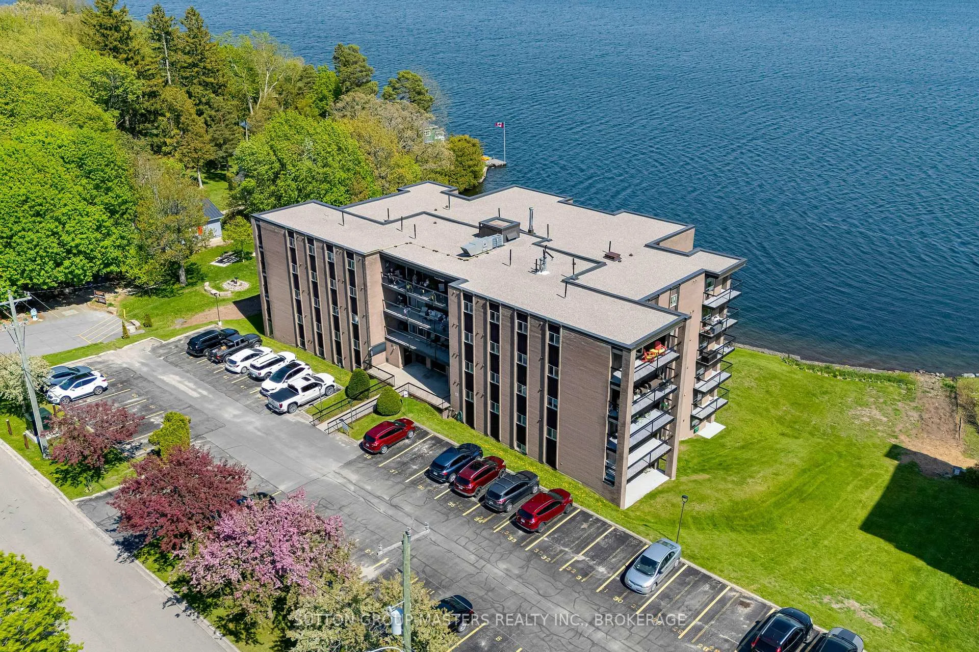 Front of Unit 302, 610 William Street South S